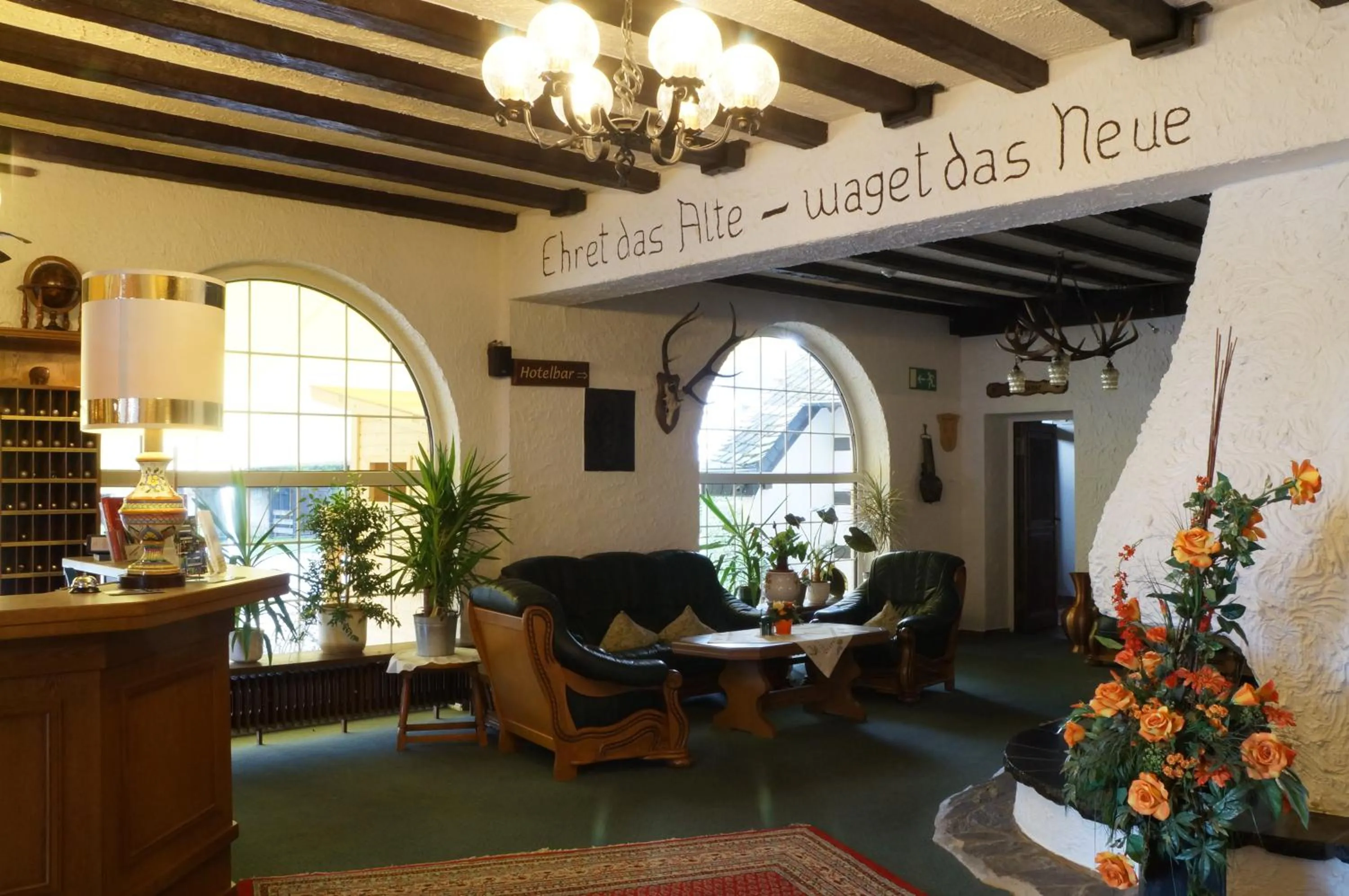 Lobby or reception in Land-gut-Hotel Zum alten Forsthaus - Aufladestation für Elektroautos