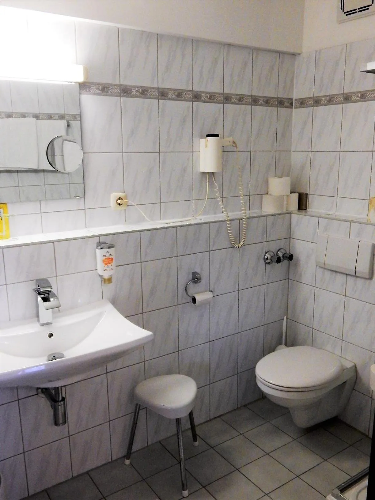 Bathroom in Land-gut-Hotel Zum alten Forsthaus - Aufladestation für Elektroautos