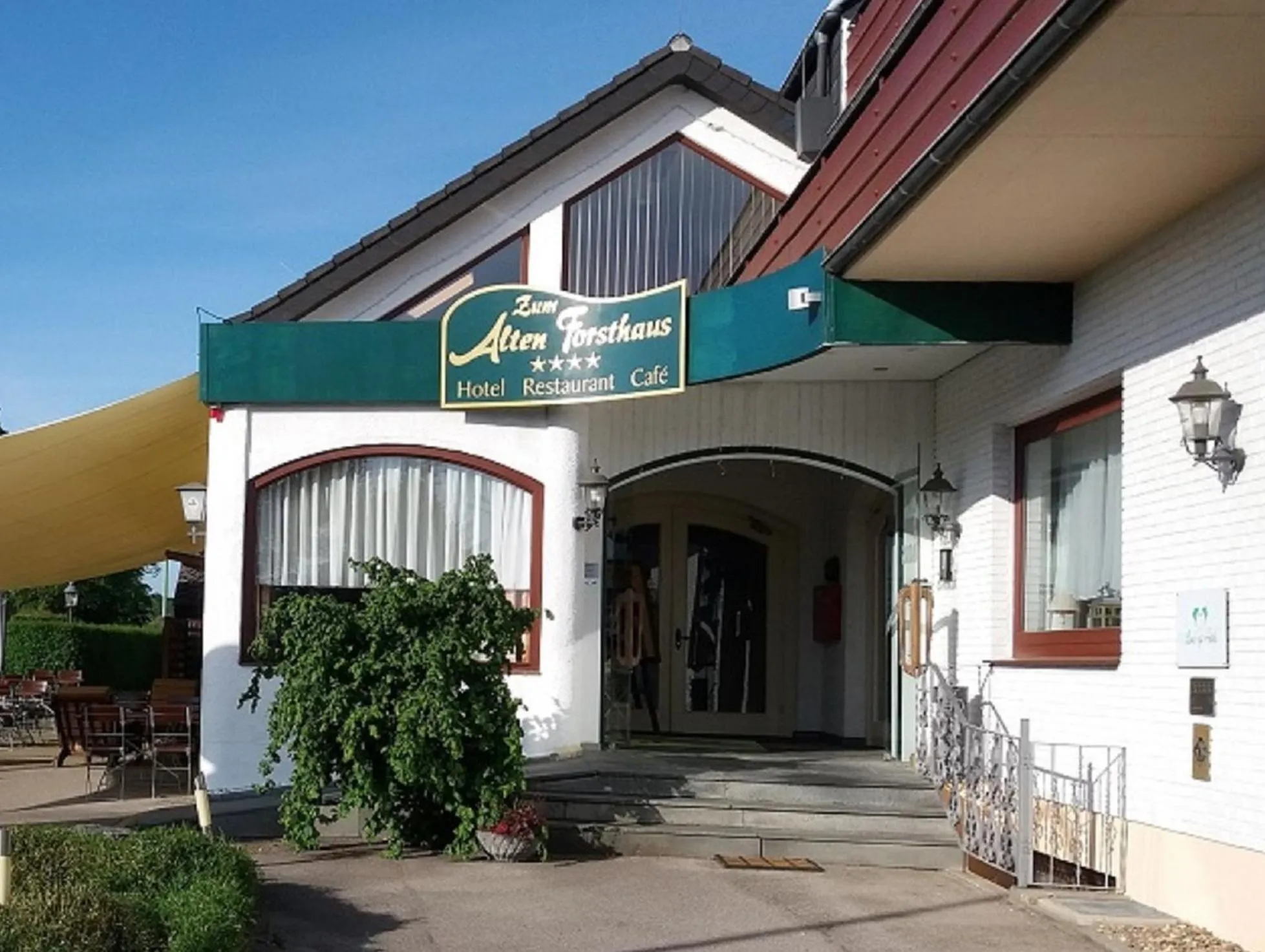 Property building in Land-gut-Hotel Zum alten Forsthaus - Aufladestation für Elektroautos