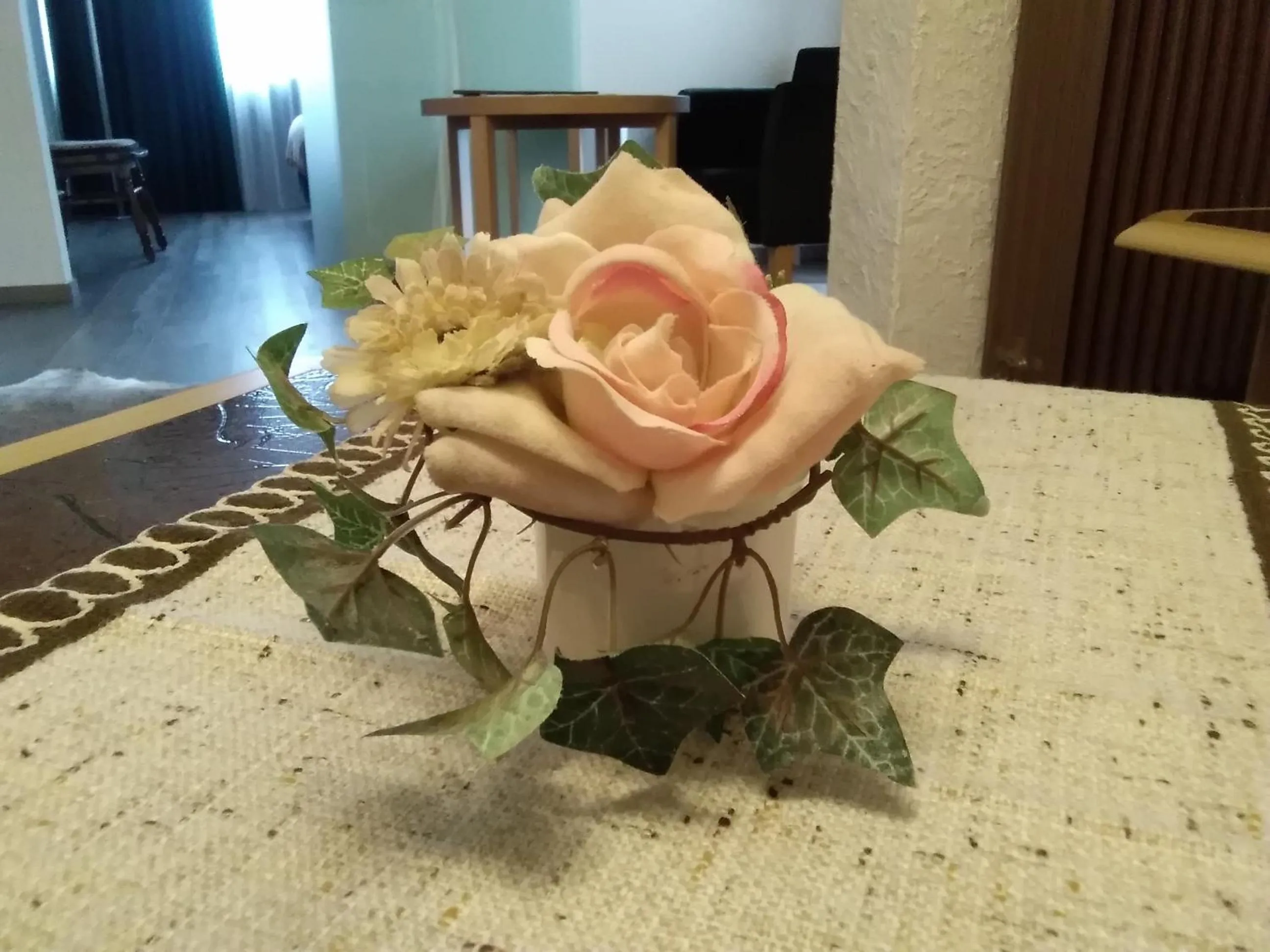 Decorative detail in Land-gut-Hotel Zum alten Forsthaus - Aufladestation für Elektroautos