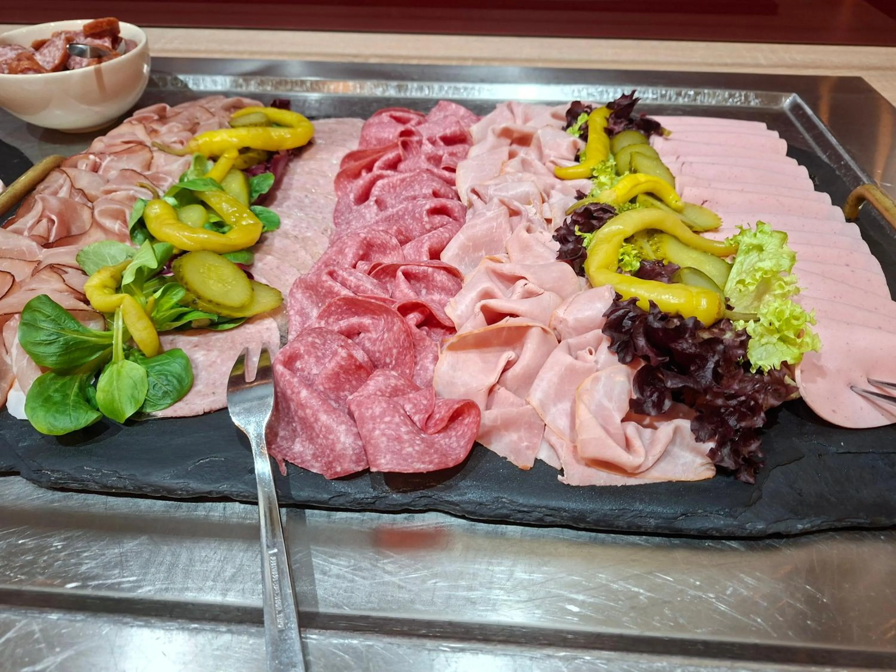 Buffet breakfast in Land-gut-Hotel Zum alten Forsthaus - Aufladestation für Elektroautos