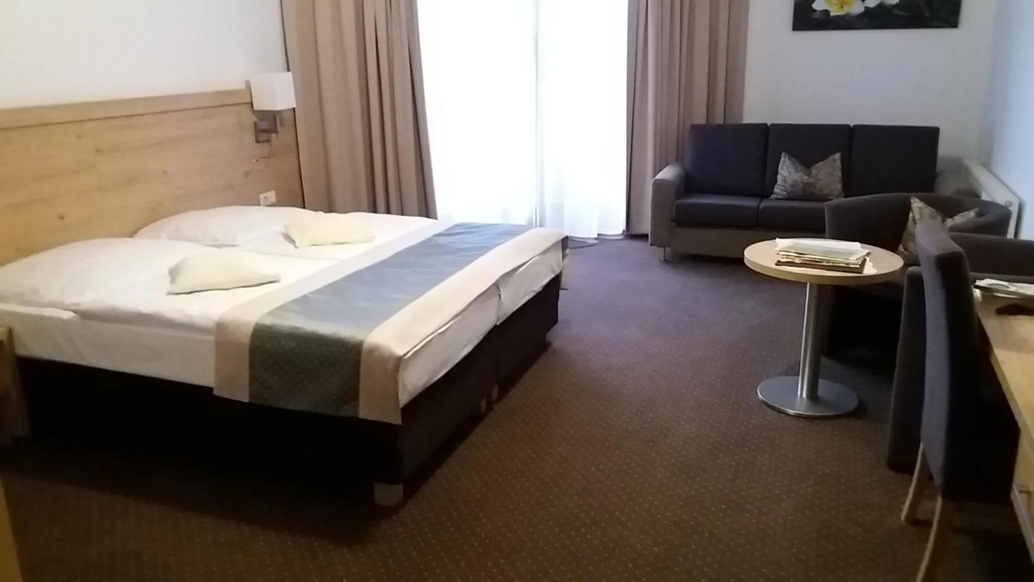 Bed in Land-gut-Hotel Zum alten Forsthaus - Aufladestation für Elektroautos