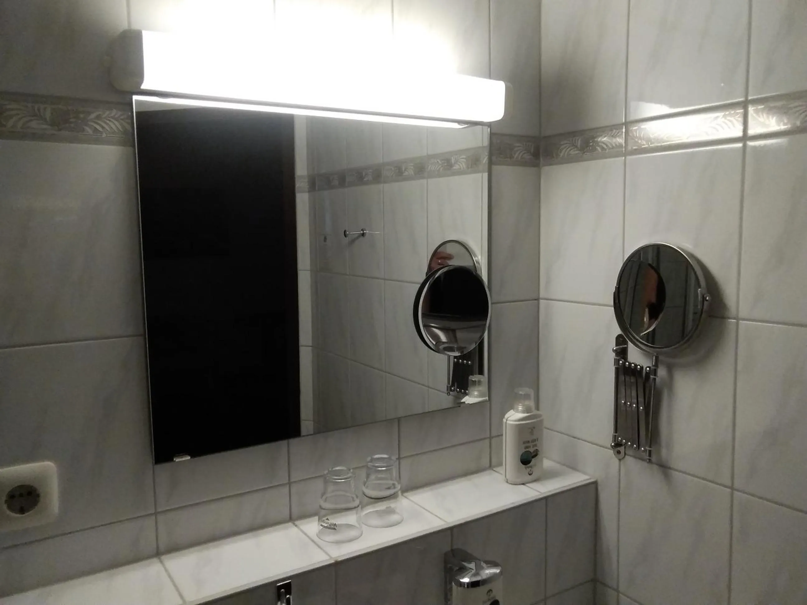 Bathroom in Land-gut-Hotel Zum alten Forsthaus - Aufladestation für Elektroautos