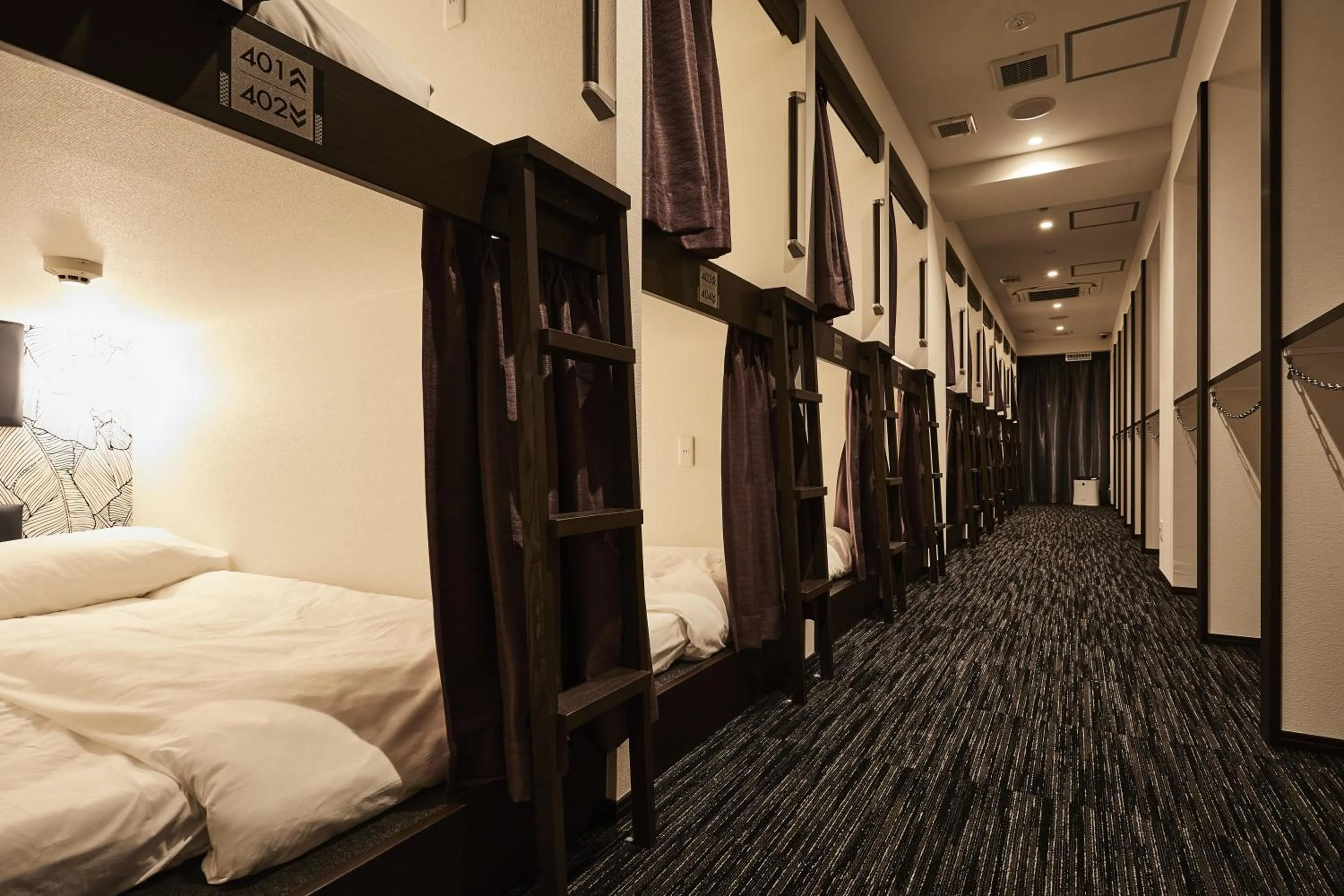 bunk bed, Bed in HOTEL THE ROCK