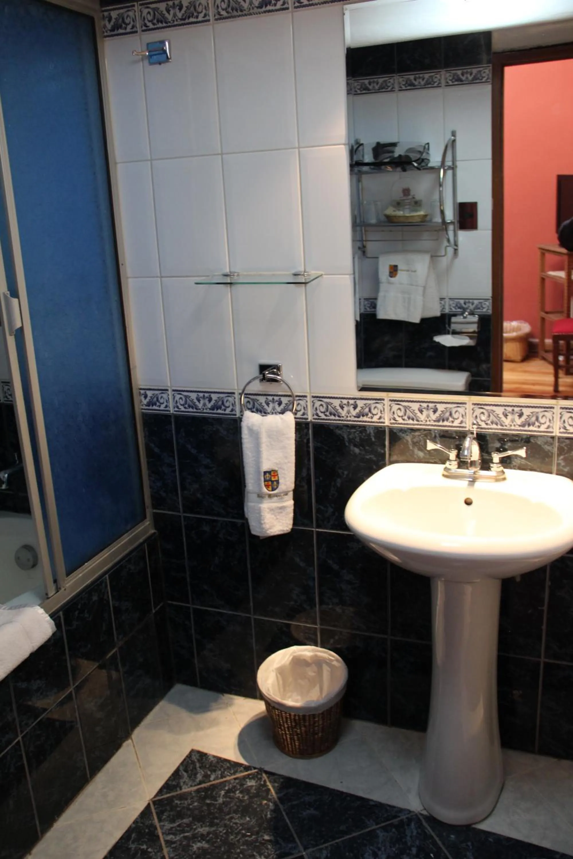 Bathroom in Hotel Marqueses