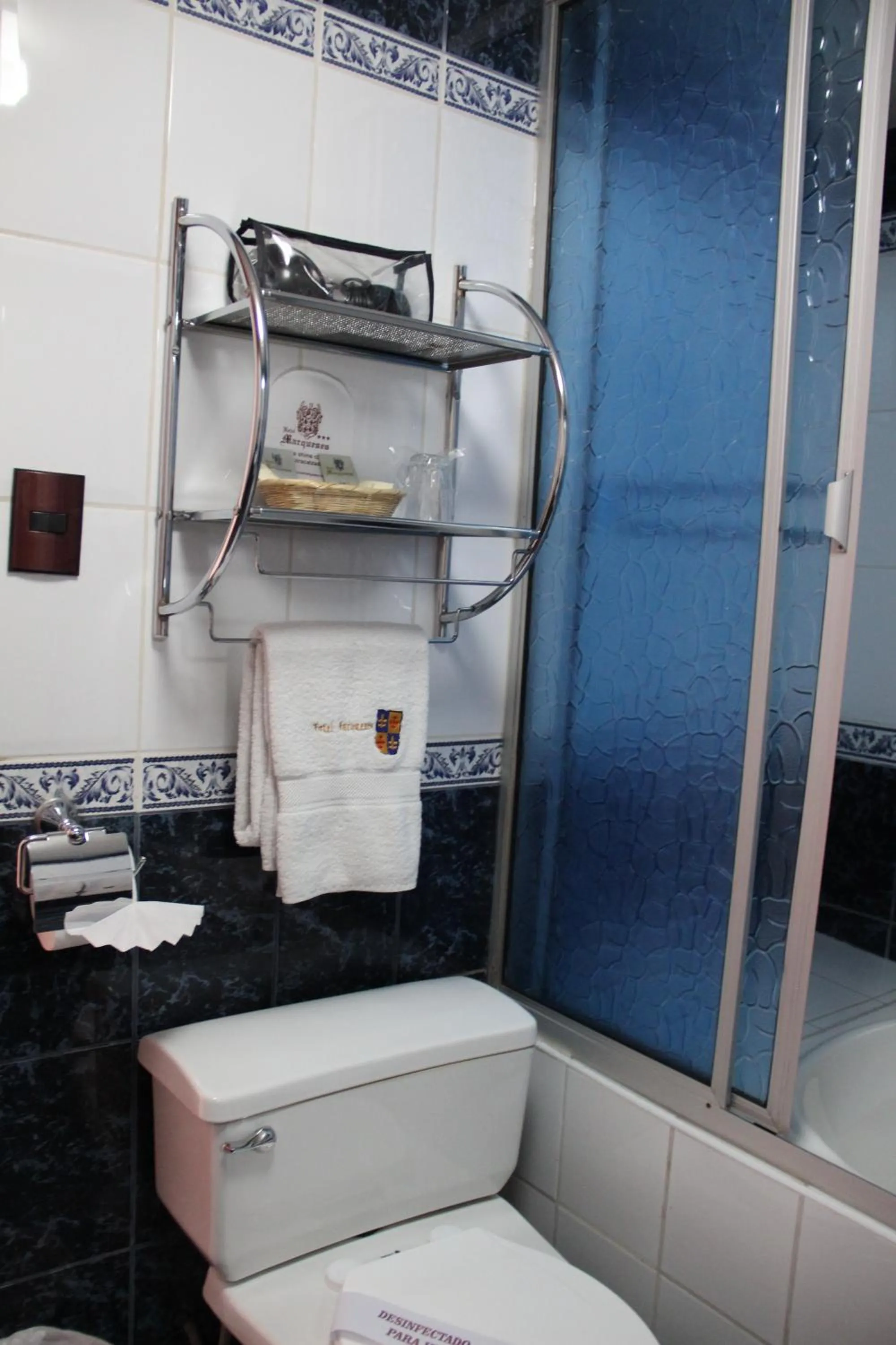 Bathroom in Hotel Marqueses