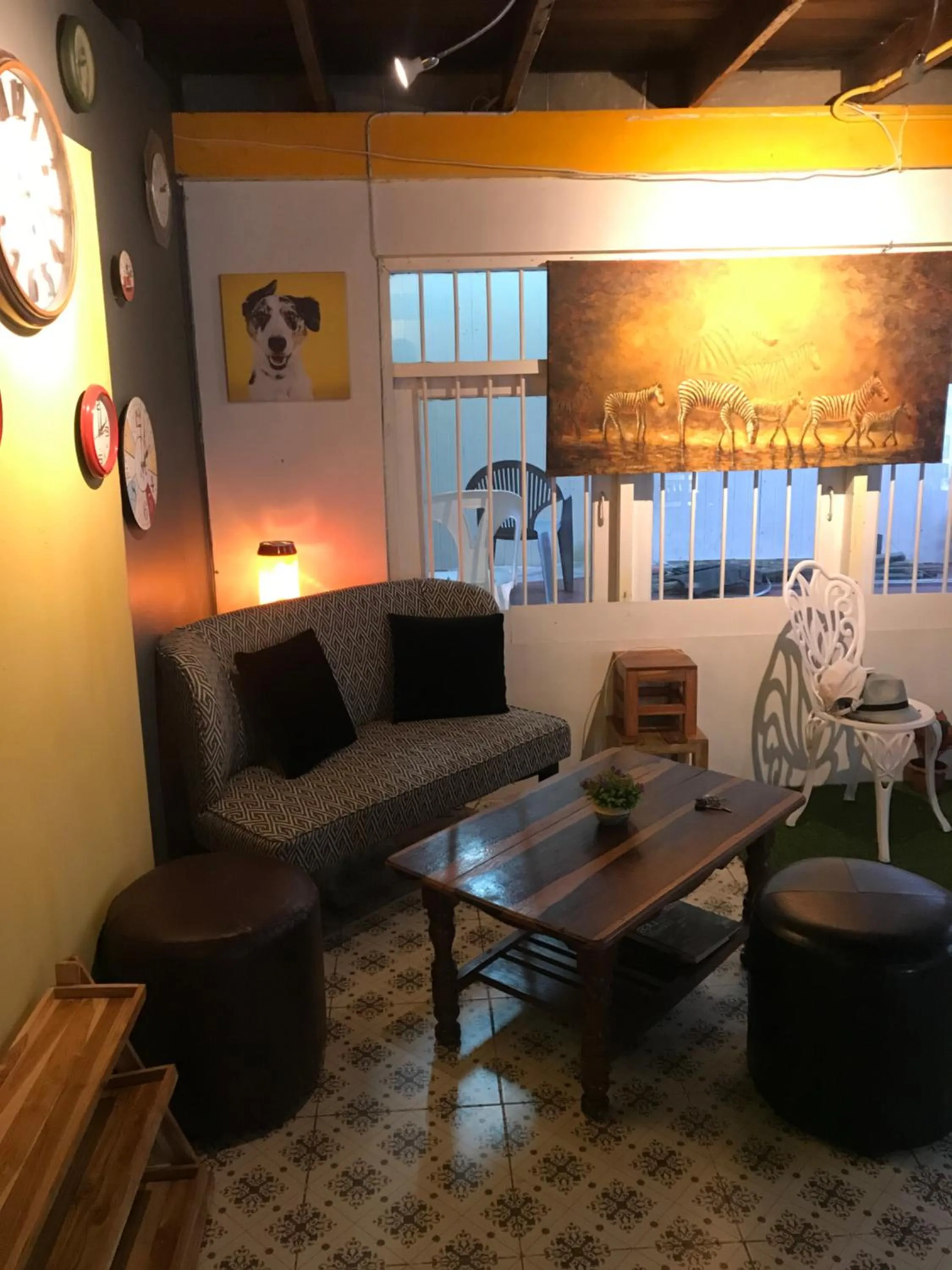 Restaurant/places to eat in GATE 14 Inn