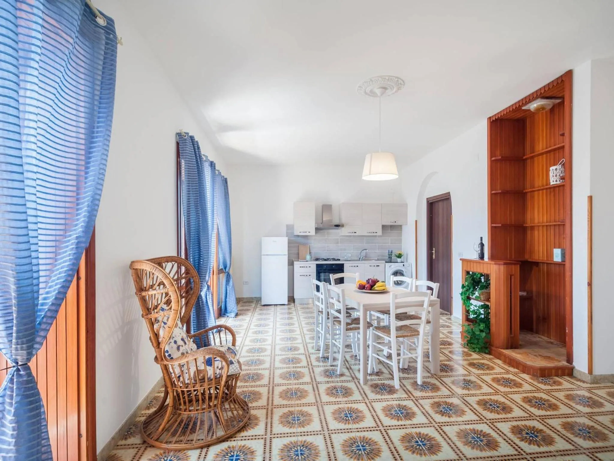 Dining area in Elegant Apartment With Sea View In Otranto, Wifi, Air Conditioning And Parking