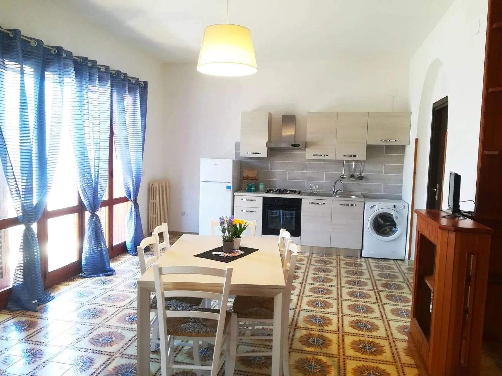 Dining area in Elegant Apartment With Sea View In Otranto, Wifi, Air Conditioning And Parking