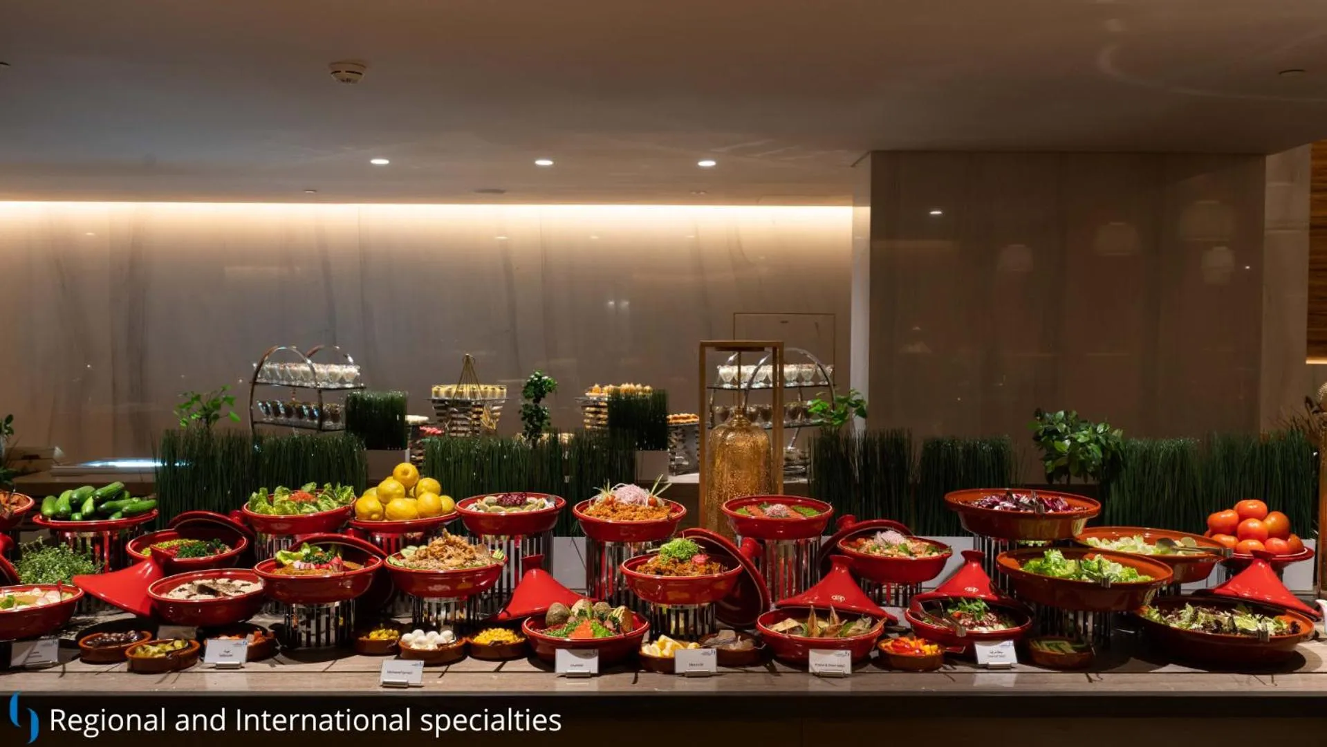 Restaurant/places to eat in Grand Cosmopolitan Hotel