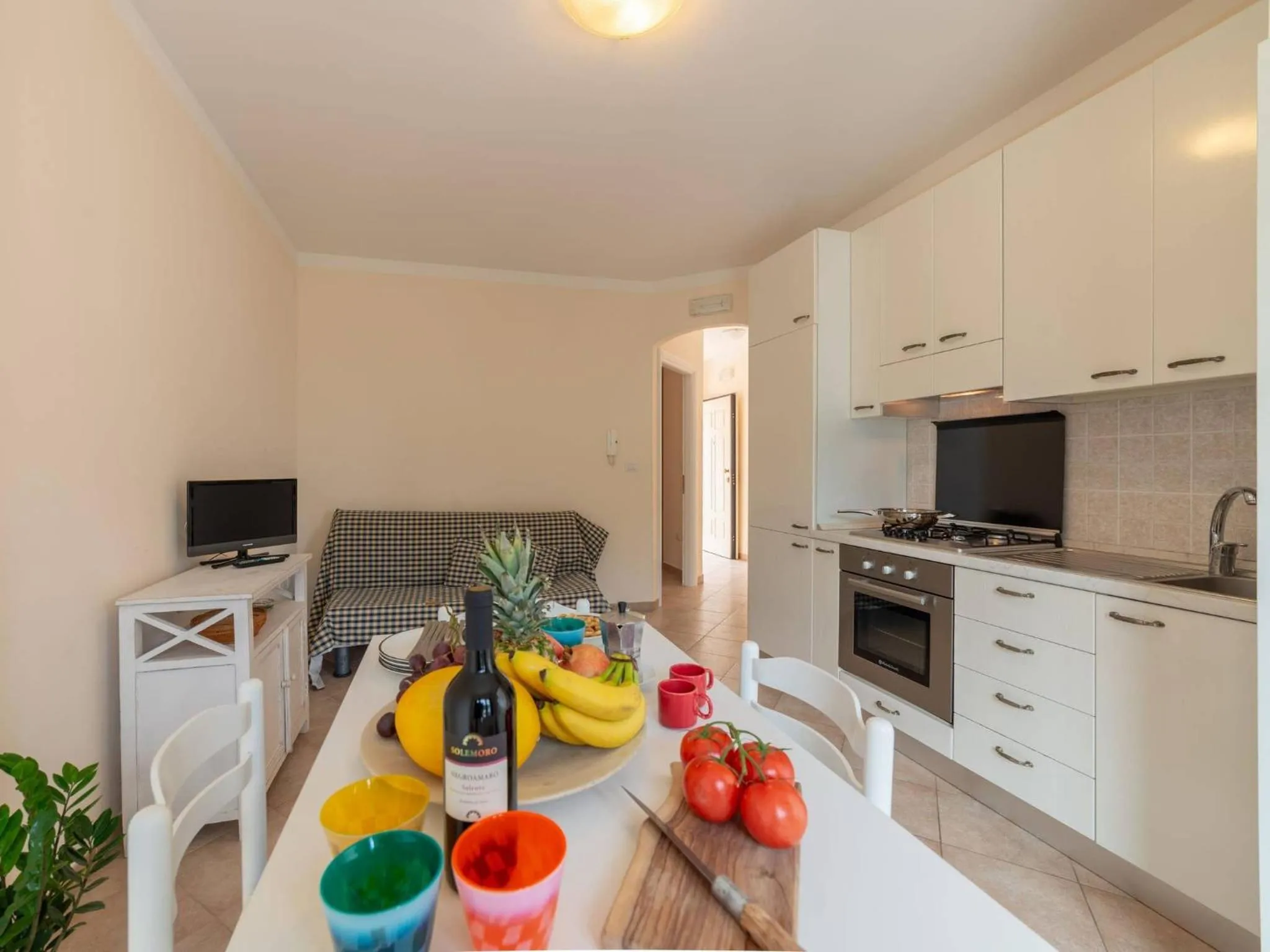 Dining area in Bright Apartment asia Near The Beach In Otranto
