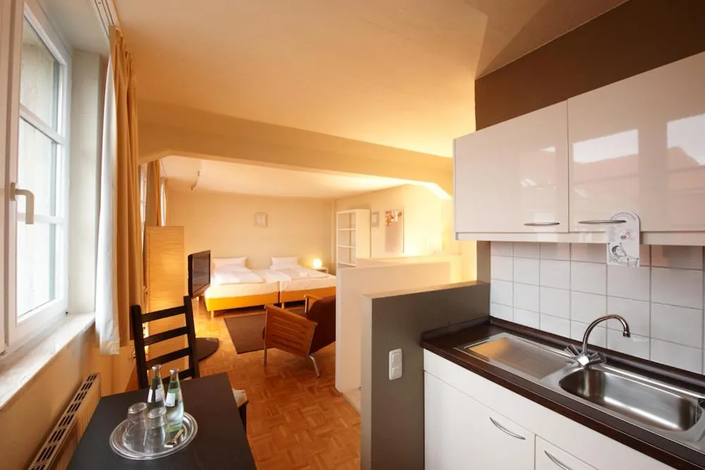 Kitchen or kitchenette in Gästeresidenz Pelikan Viertel Hannover