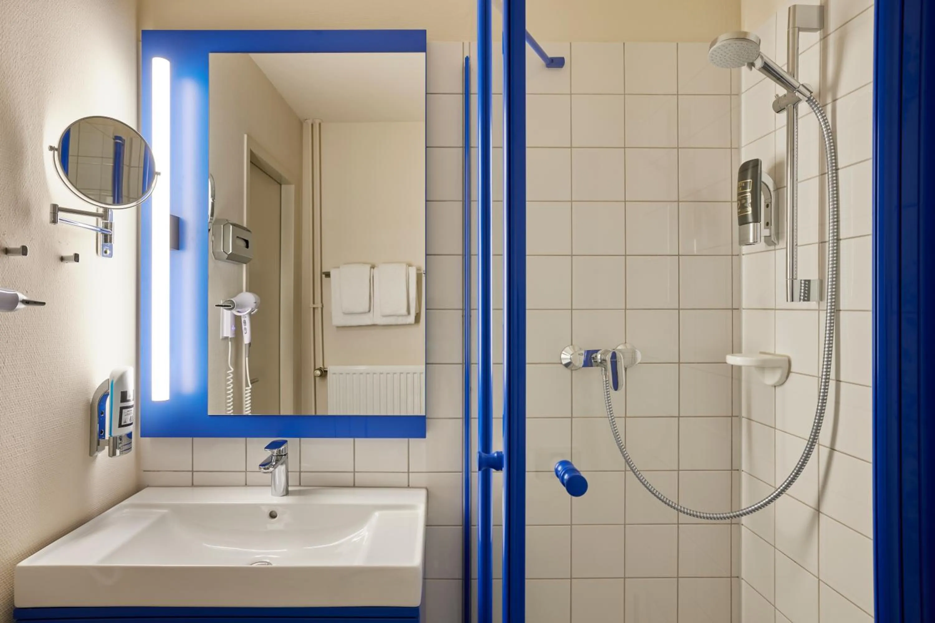 Shower in Gästeresidenz Pelikan Viertel Hannover