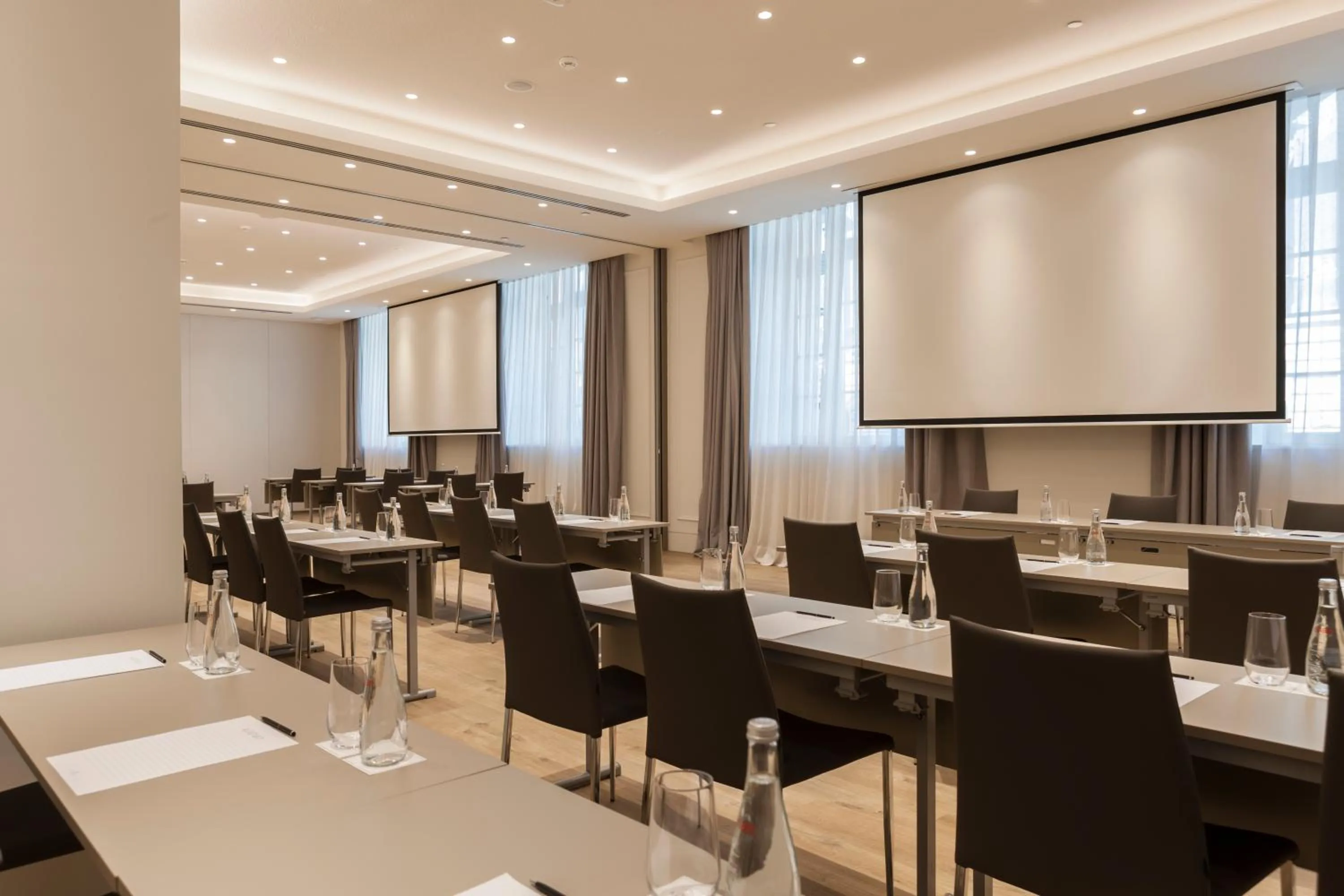 Meeting/conference room in Kozmo Hotel Suites & Spa - Small Luxury Hotels of the World
