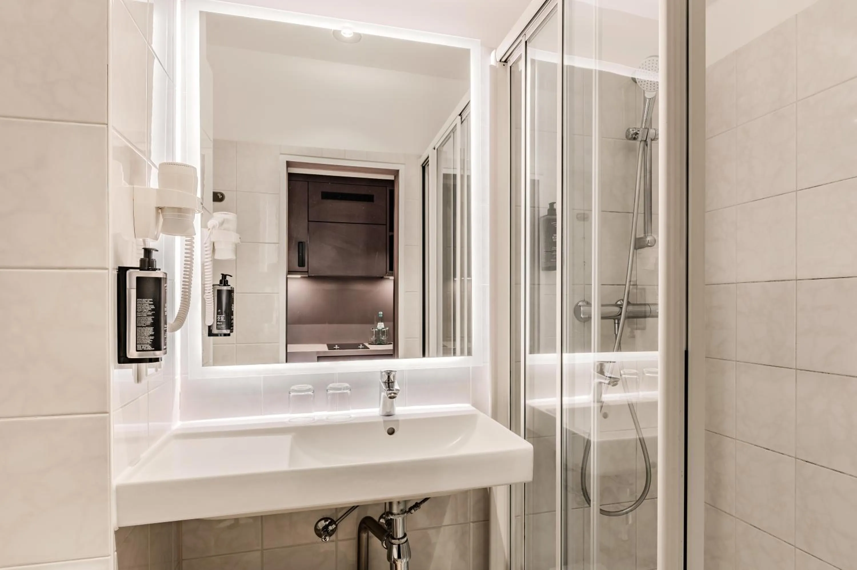 Shower in Apartment-Hotel Hamburg Mitte