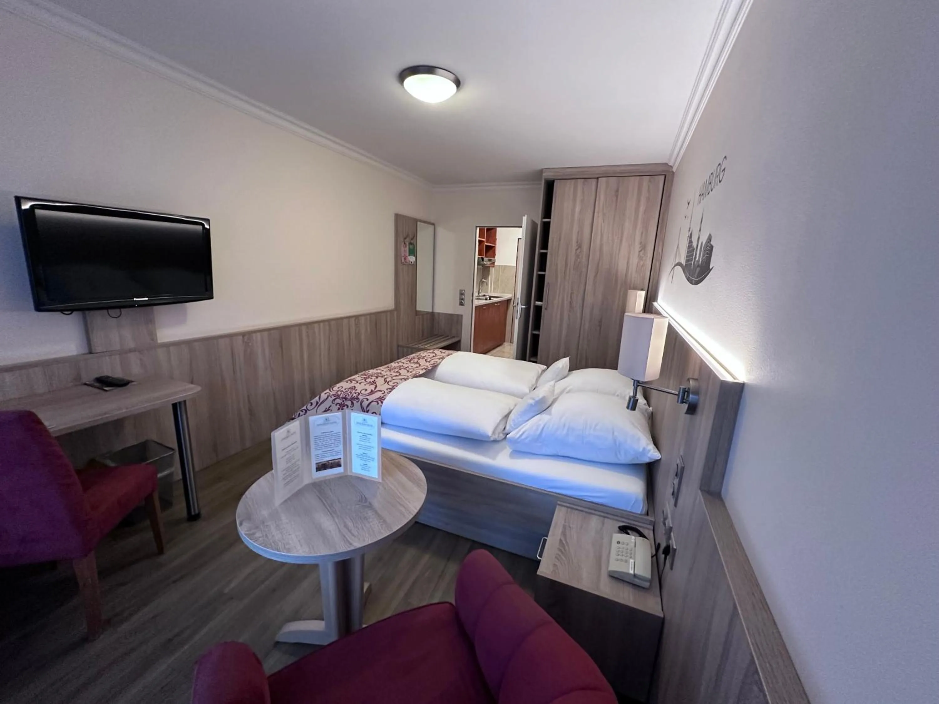 Bed in Apartment-Hotel Hamburg Mitte