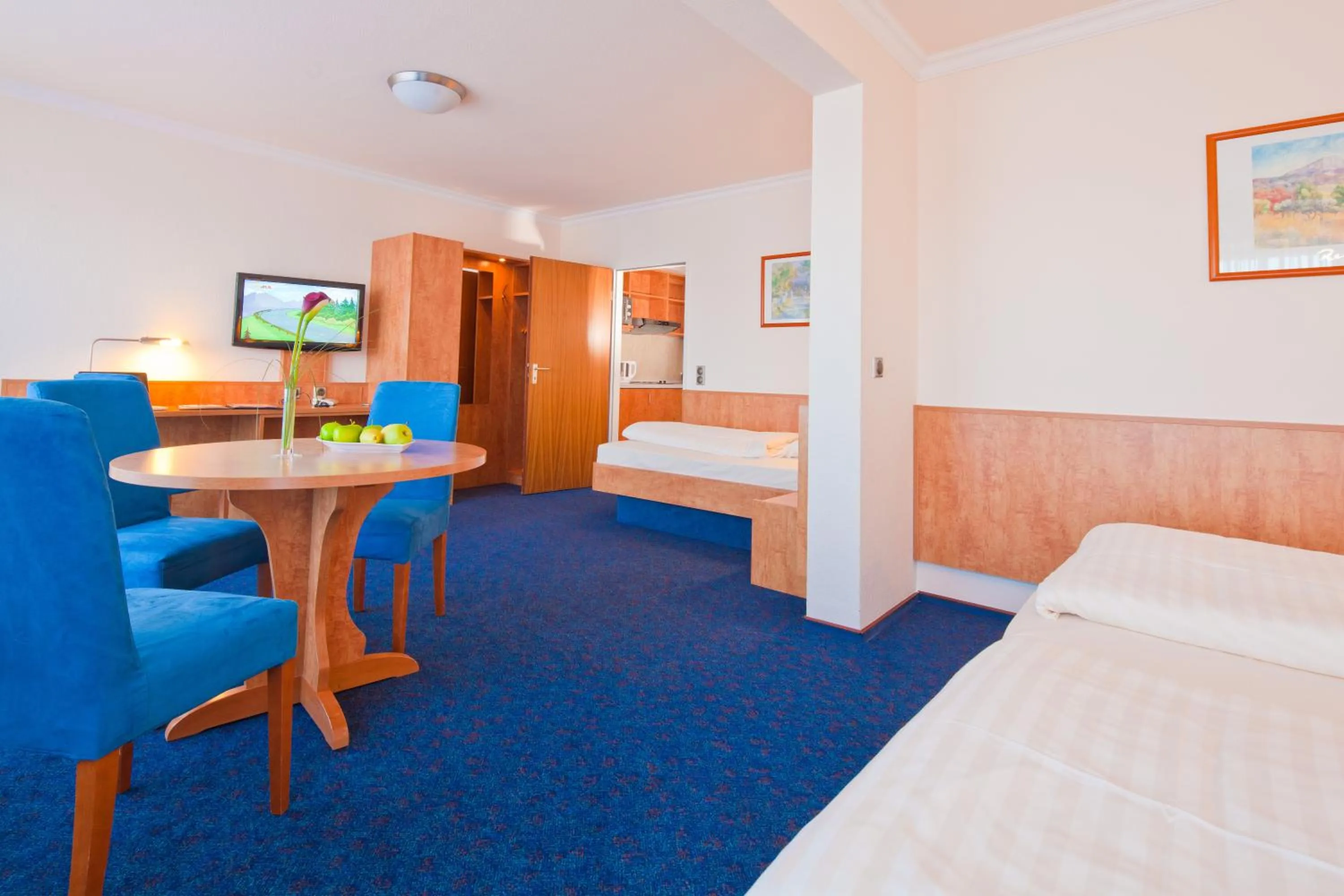 TV and multimedia, Bed in Apartment-Hotel Hamburg Mitte