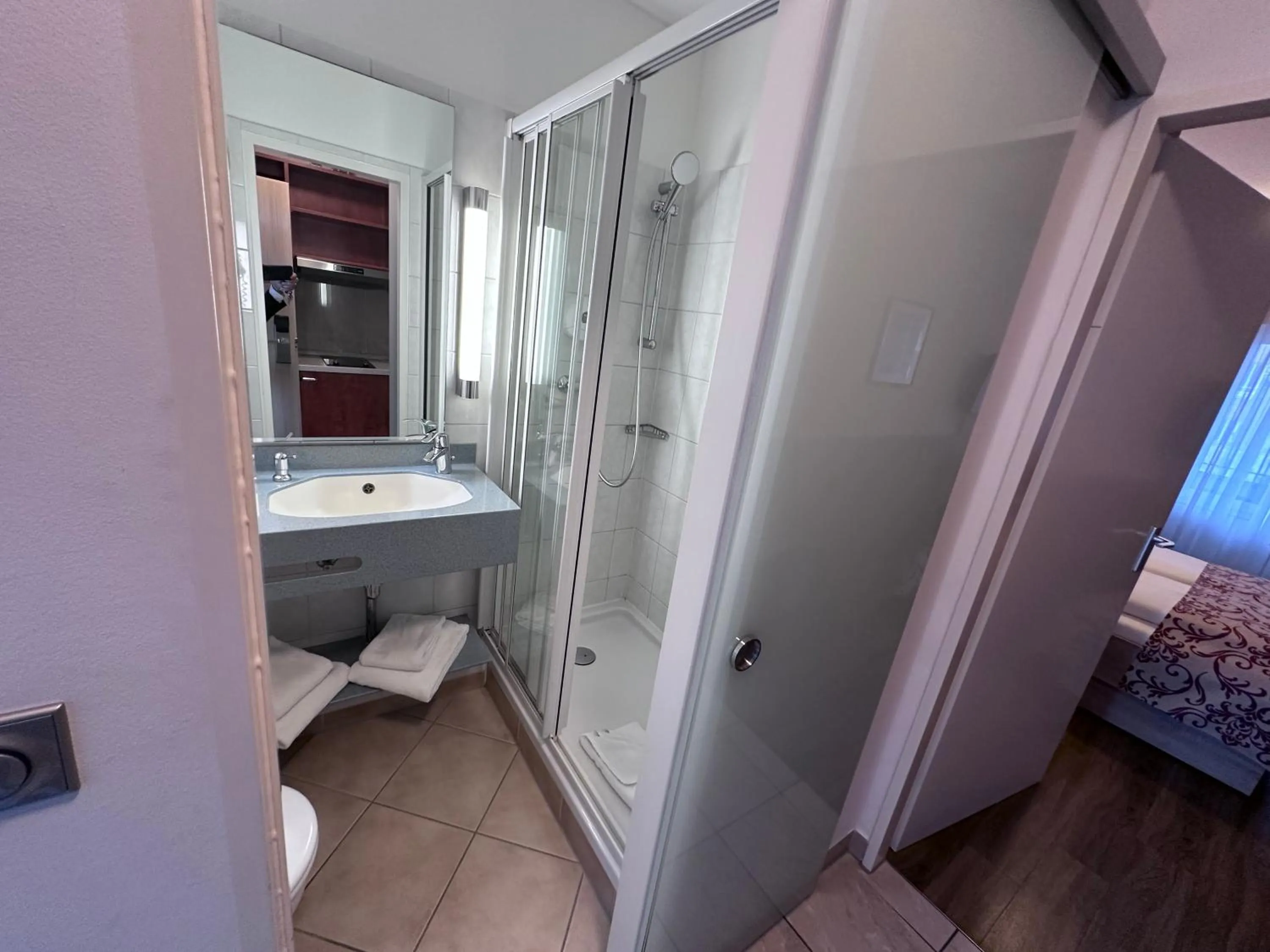 Shower in Apartment-Hotel Hamburg Mitte