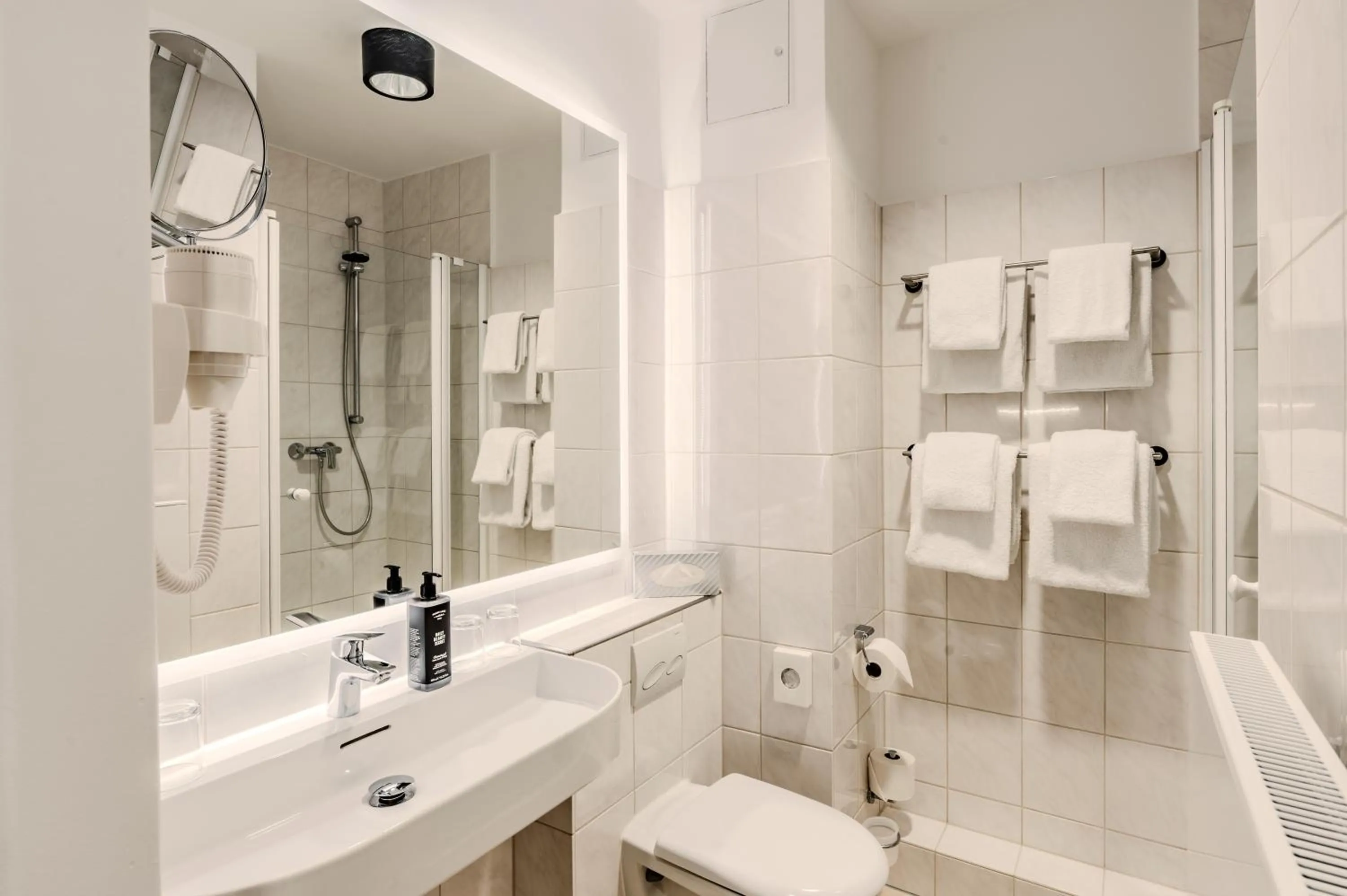 Shower in Apartment-Hotel Hamburg Mitte