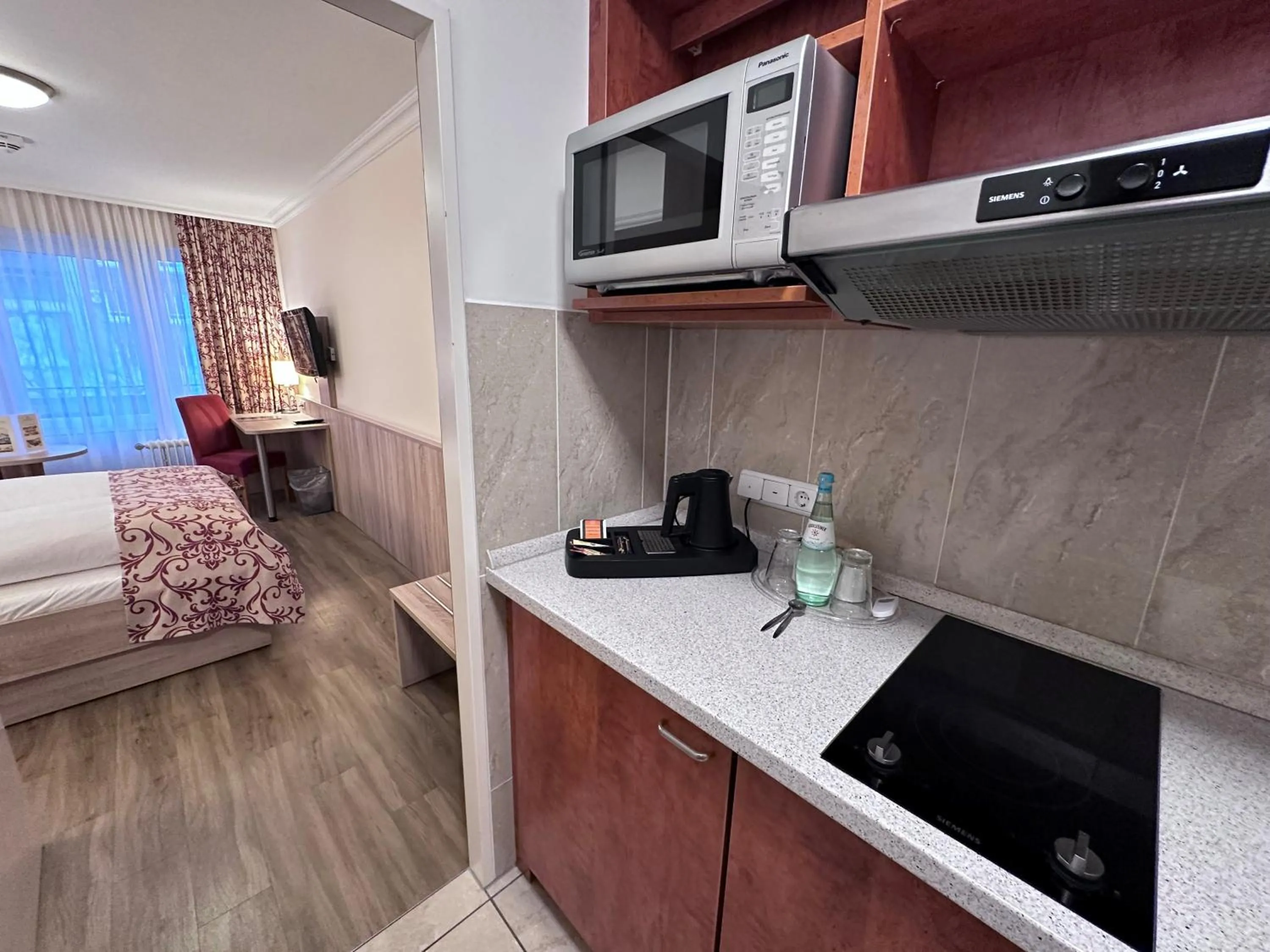 kitchen, Bed in Apartment-Hotel Hamburg Mitte