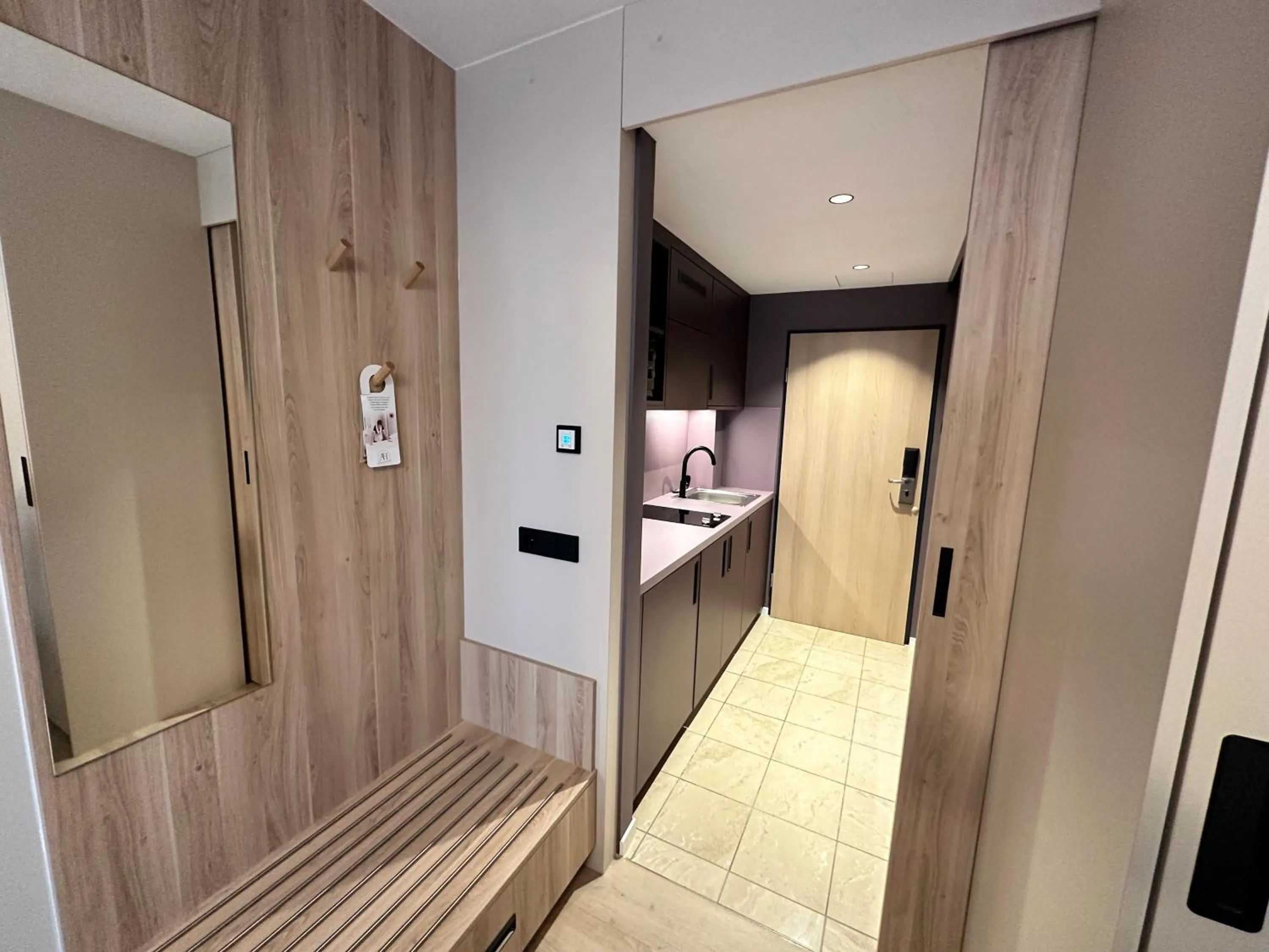 wardrobe in Apartment-Hotel Hamburg Mitte