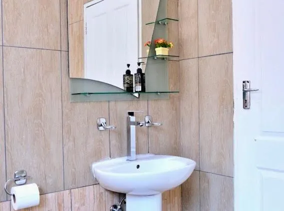 Bathroom in Lauren Palace Guest House