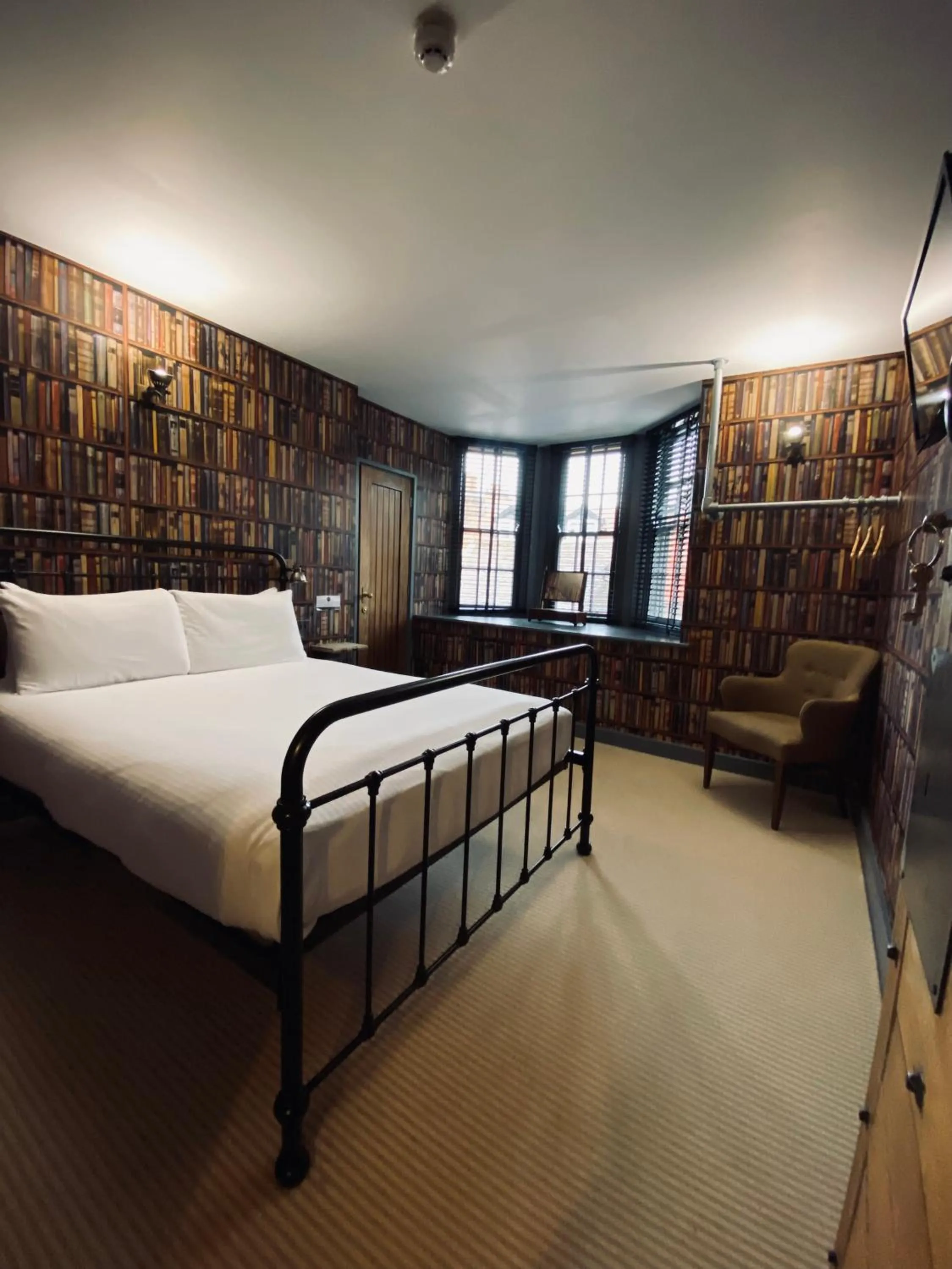 Bedroom, Bed in The Black Hole