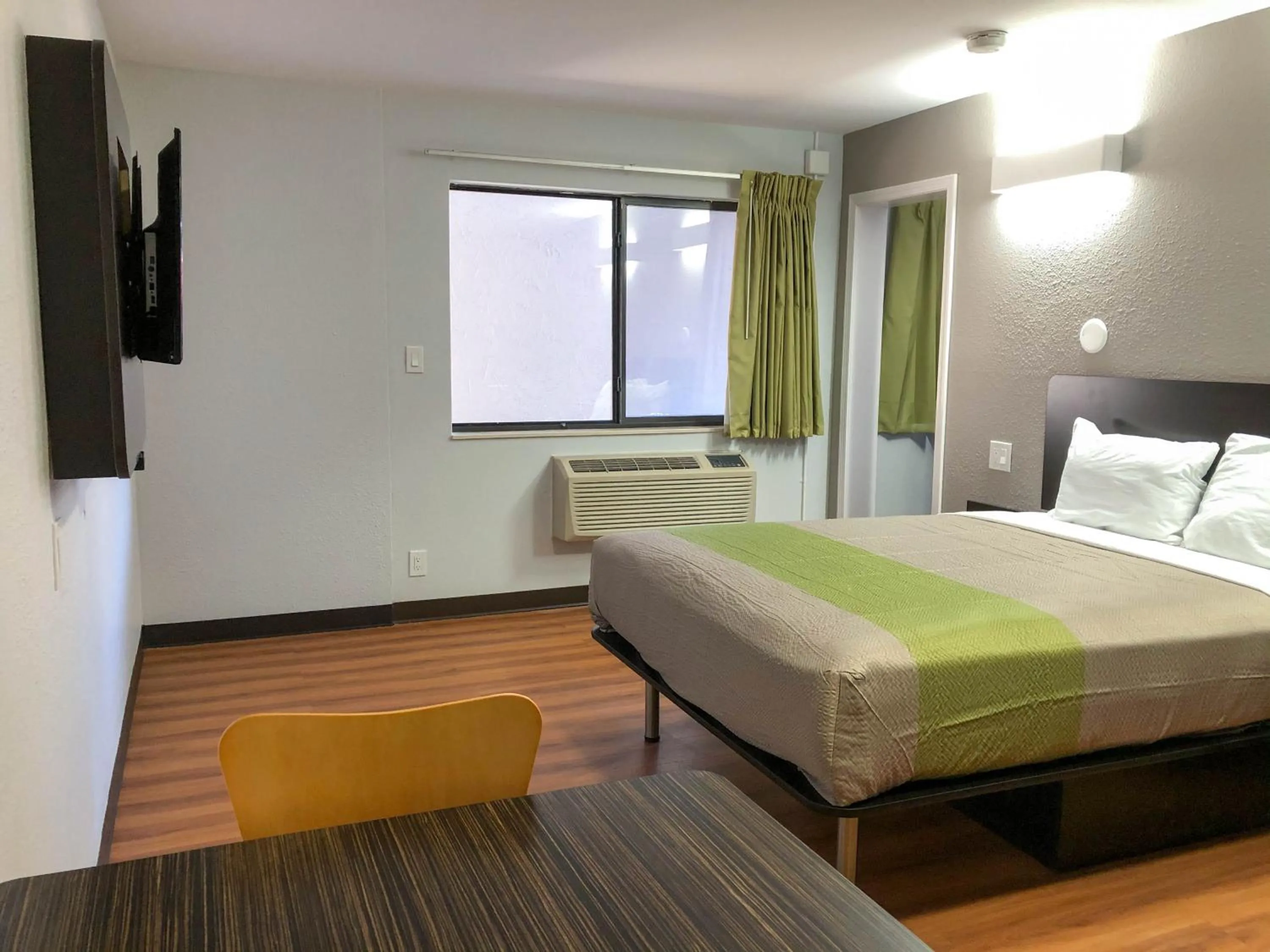 Photo of the whole room, Bed in Studio 6 Wichita, KS - Airport