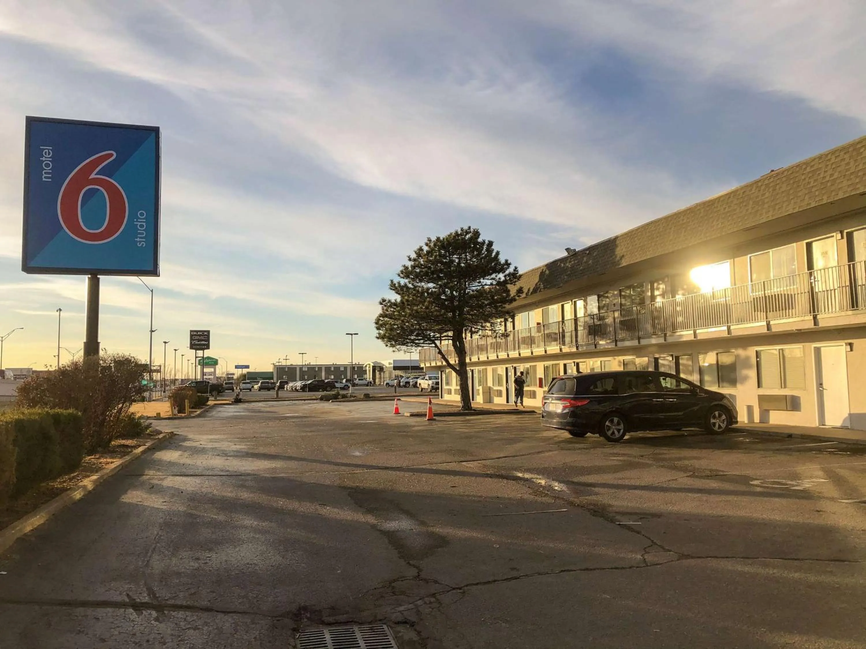 Property building in Studio 6 Wichita, KS - Airport