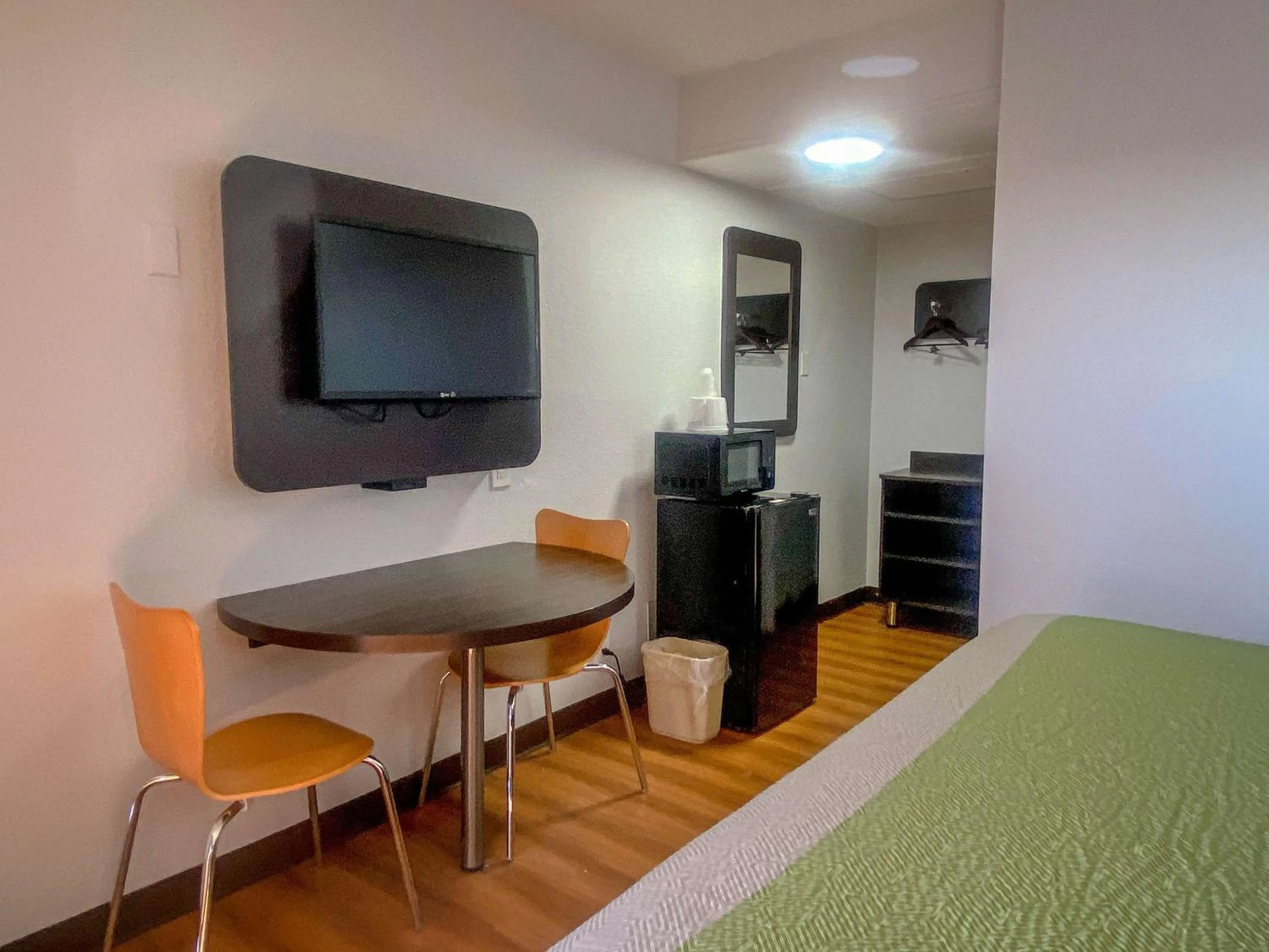 Photo of the whole room, Bed in Studio 6 Wichita, KS - Airport