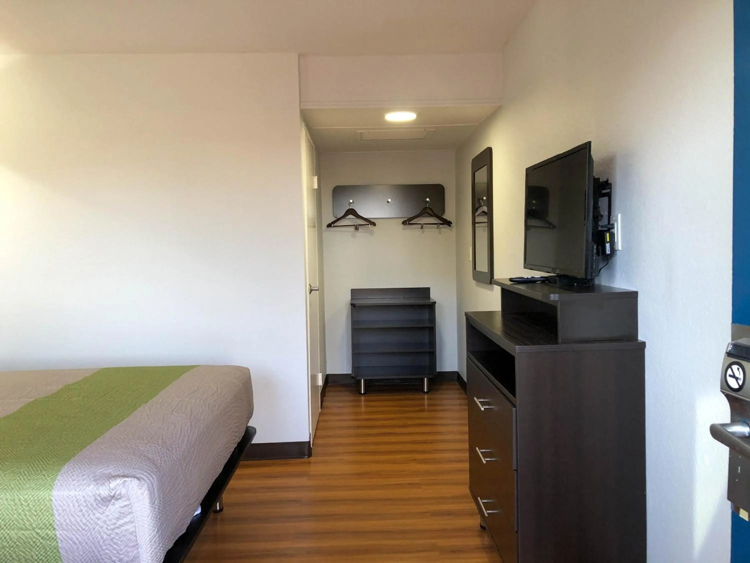 Photo of the whole room, Bed in Studio 6 Wichita, KS - Airport