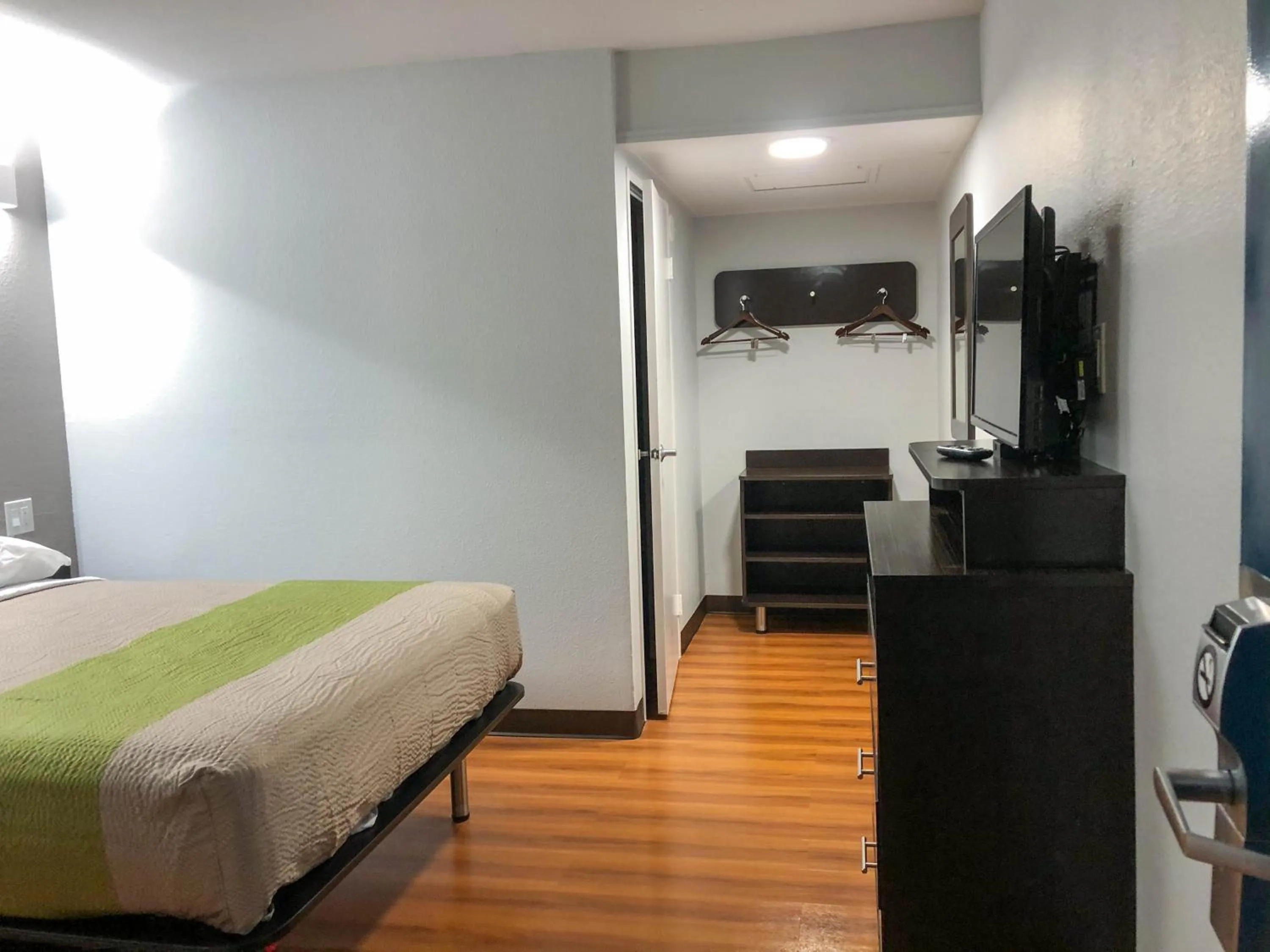 Photo of the whole room, Bed in Studio 6 Wichita, KS - Airport