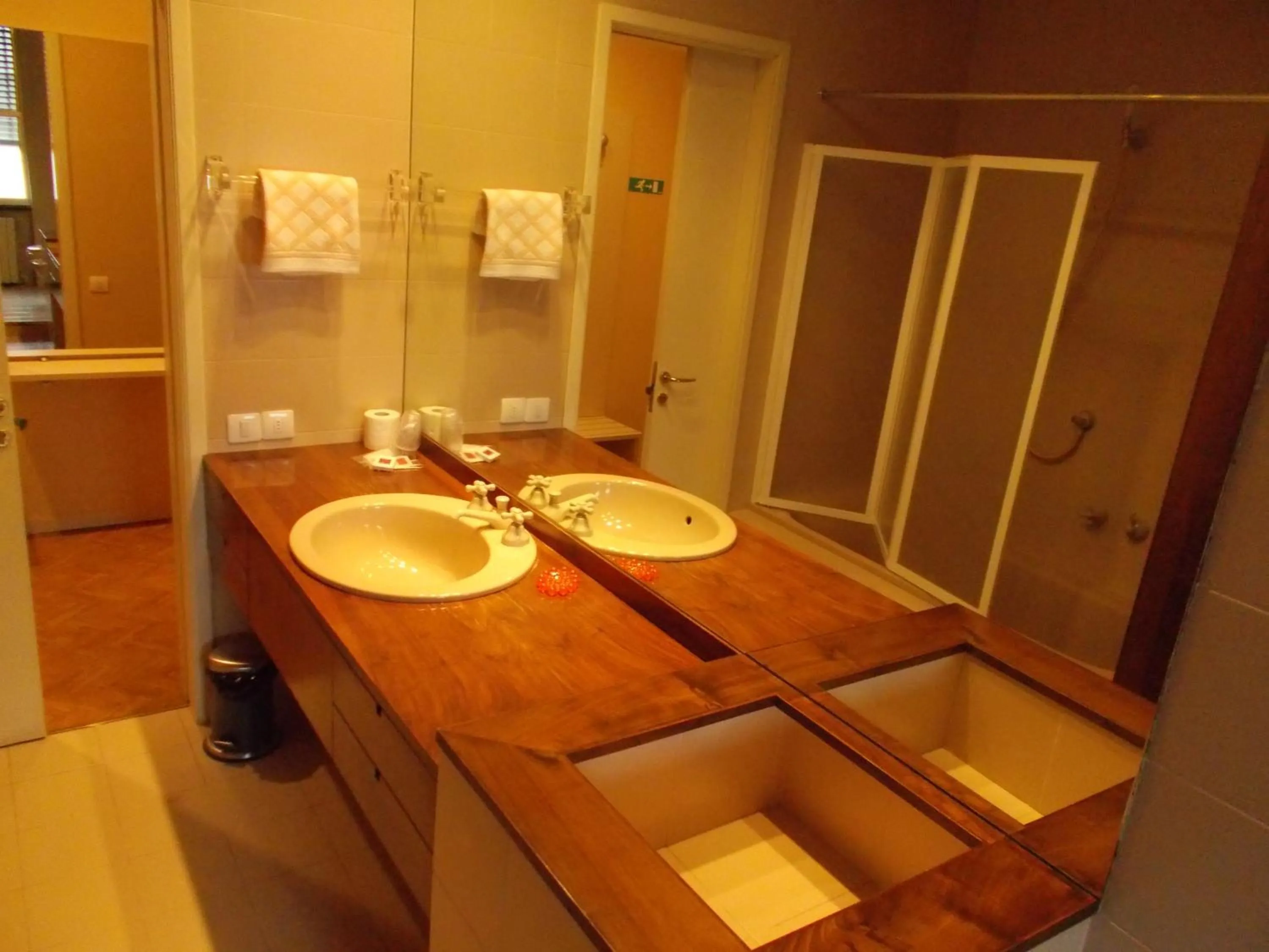 Bathroom in B&B Cameracaffè Centro