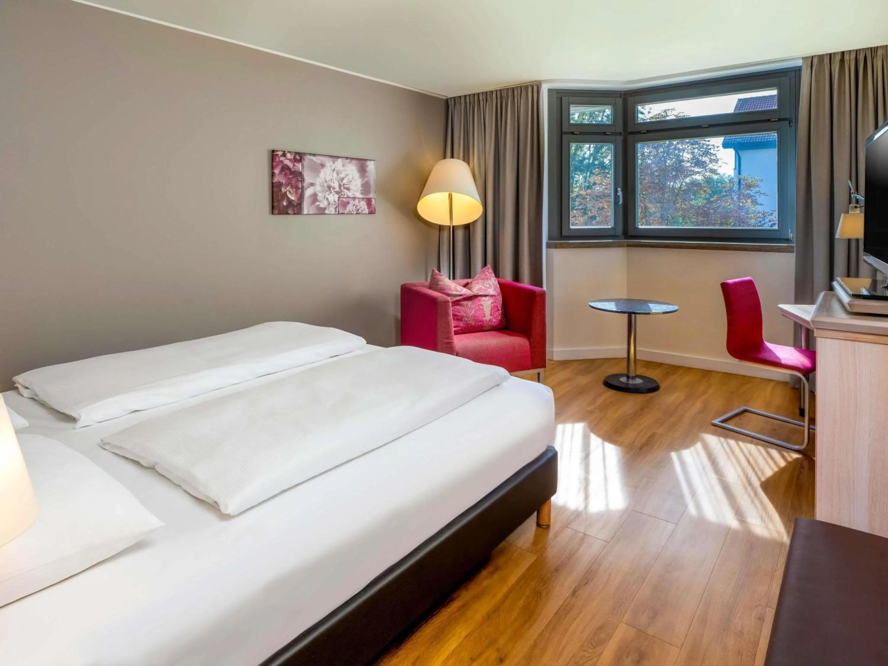 Bedroom, Bed in Mövenpick Hotel München-Airport