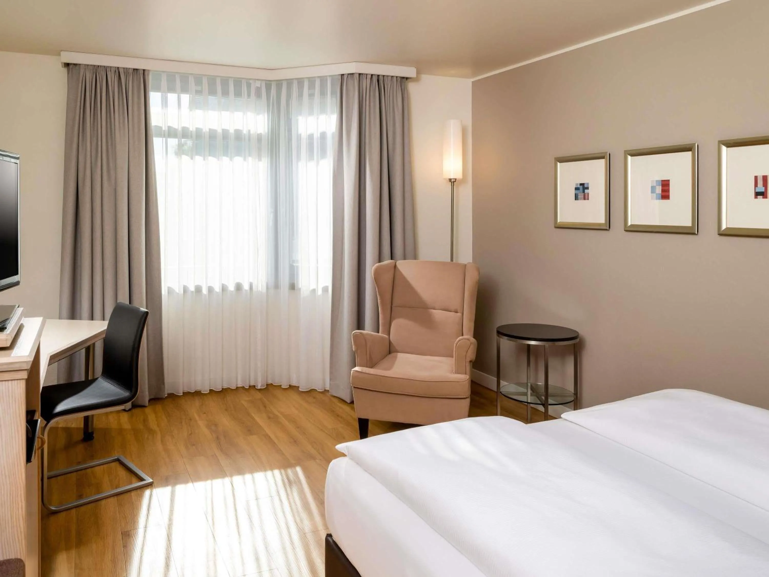 Bedroom, Bed in Mövenpick Hotel München-Airport