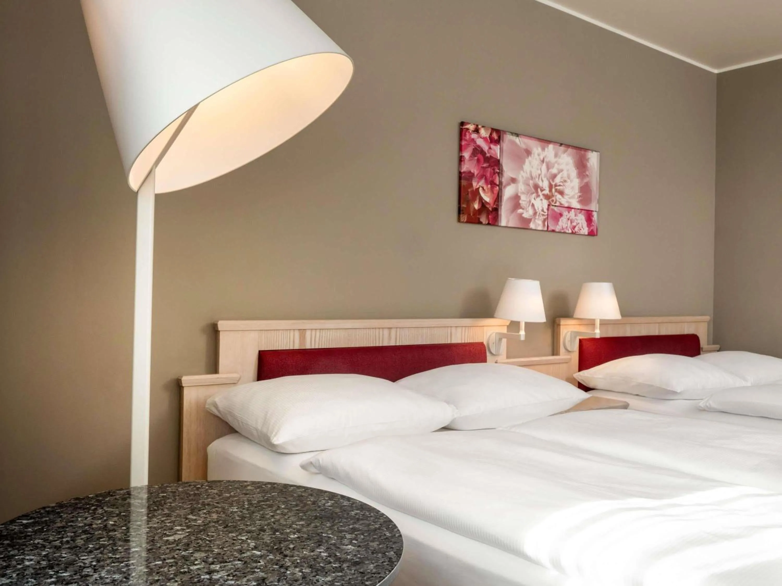 Bedroom, Bed in Mövenpick Hotel München-Airport