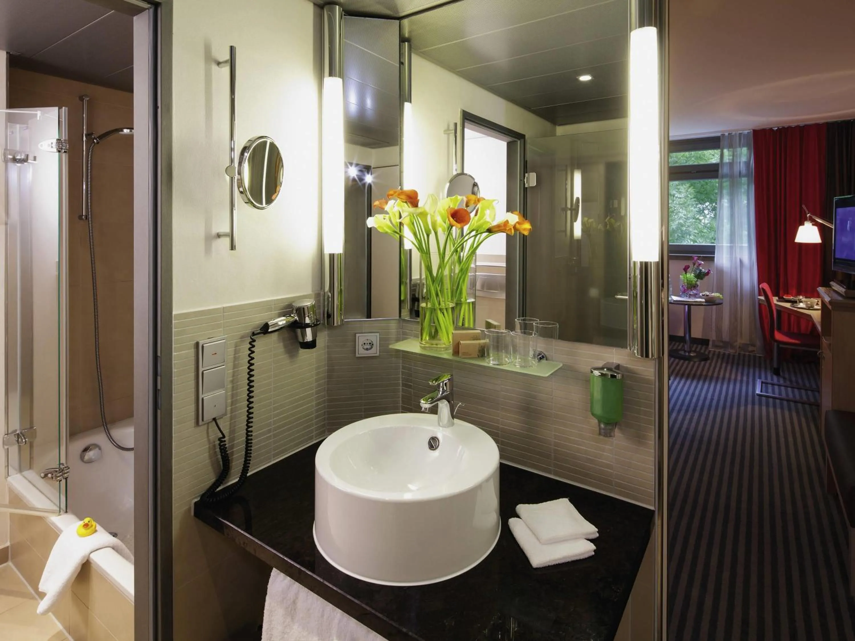 Bedroom in Mövenpick Hotel München-Airport