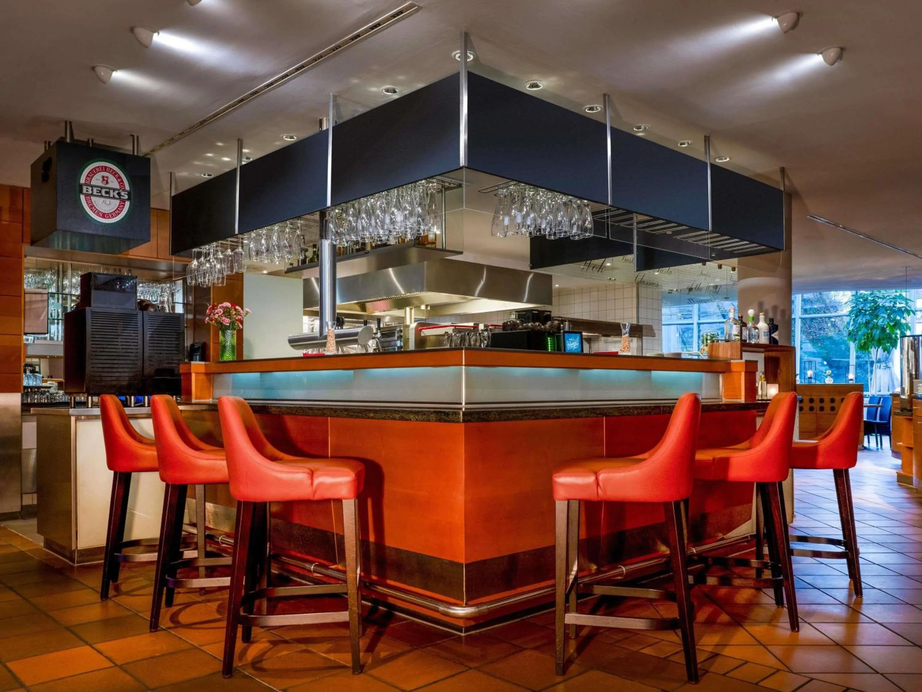 Lounge or bar in Mövenpick Hotel München-Airport