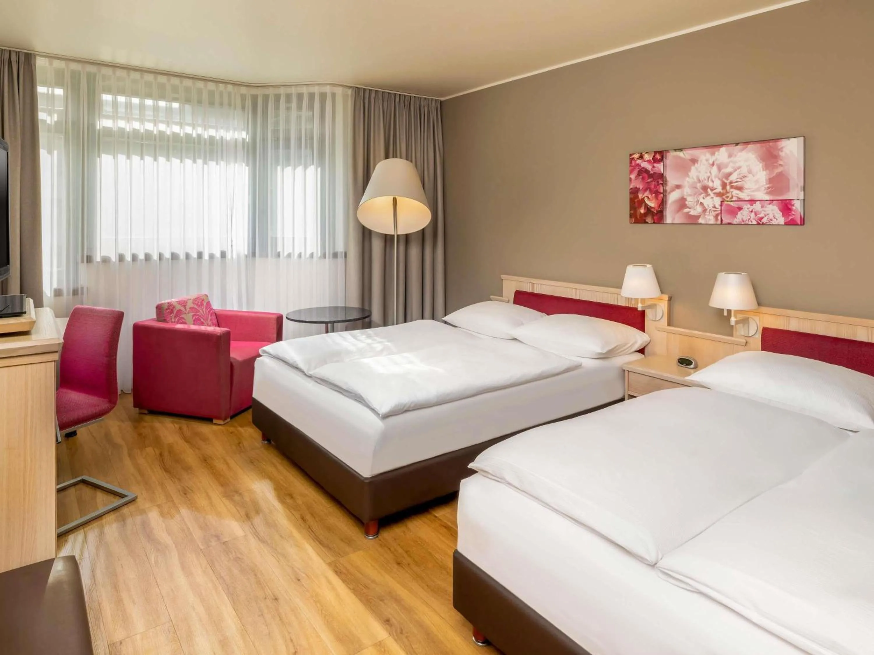 Bedroom, Bed in Mövenpick Hotel München-Airport