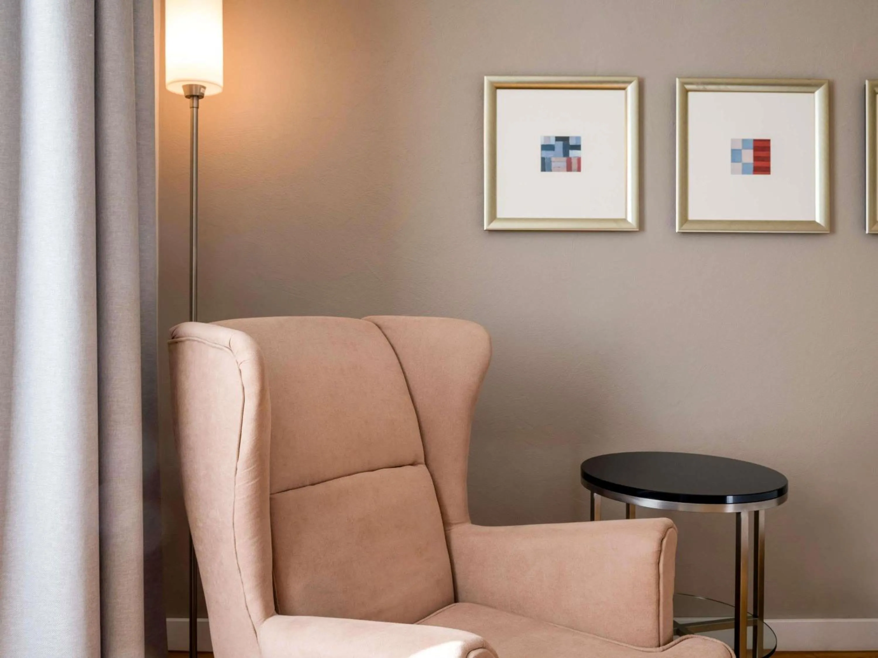 Bedroom in Mövenpick Hotel München-Airport