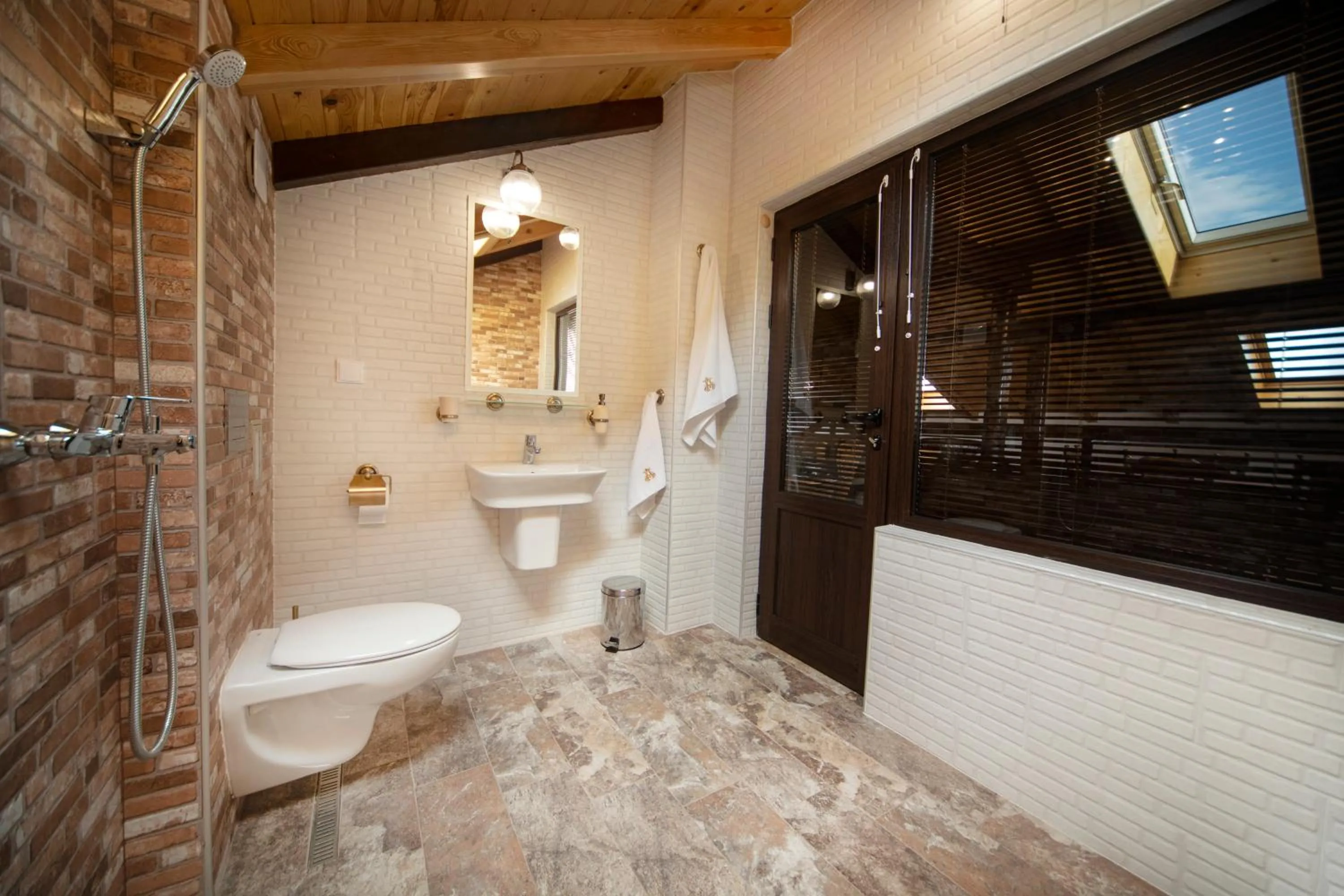 Shower in Hotel Antique - free private parking