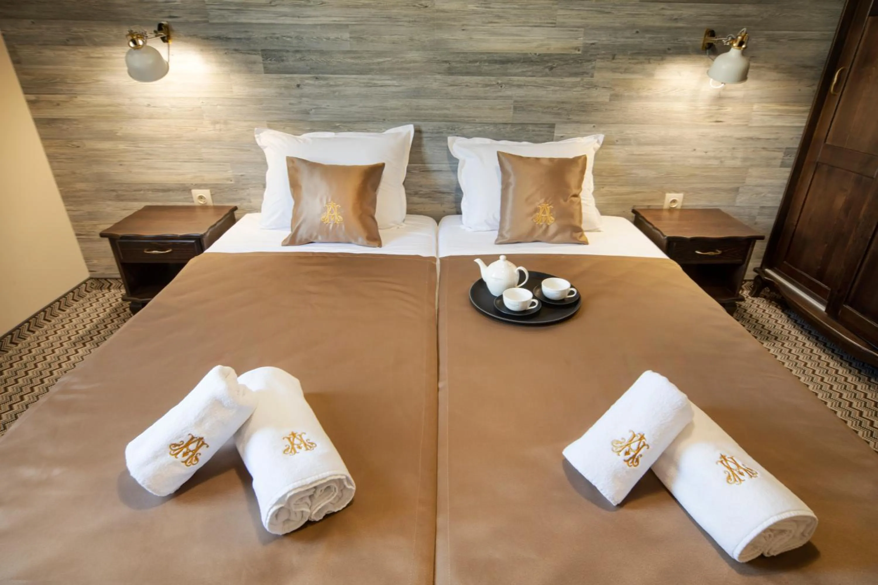 Bed in Hotel Antique - free private parking