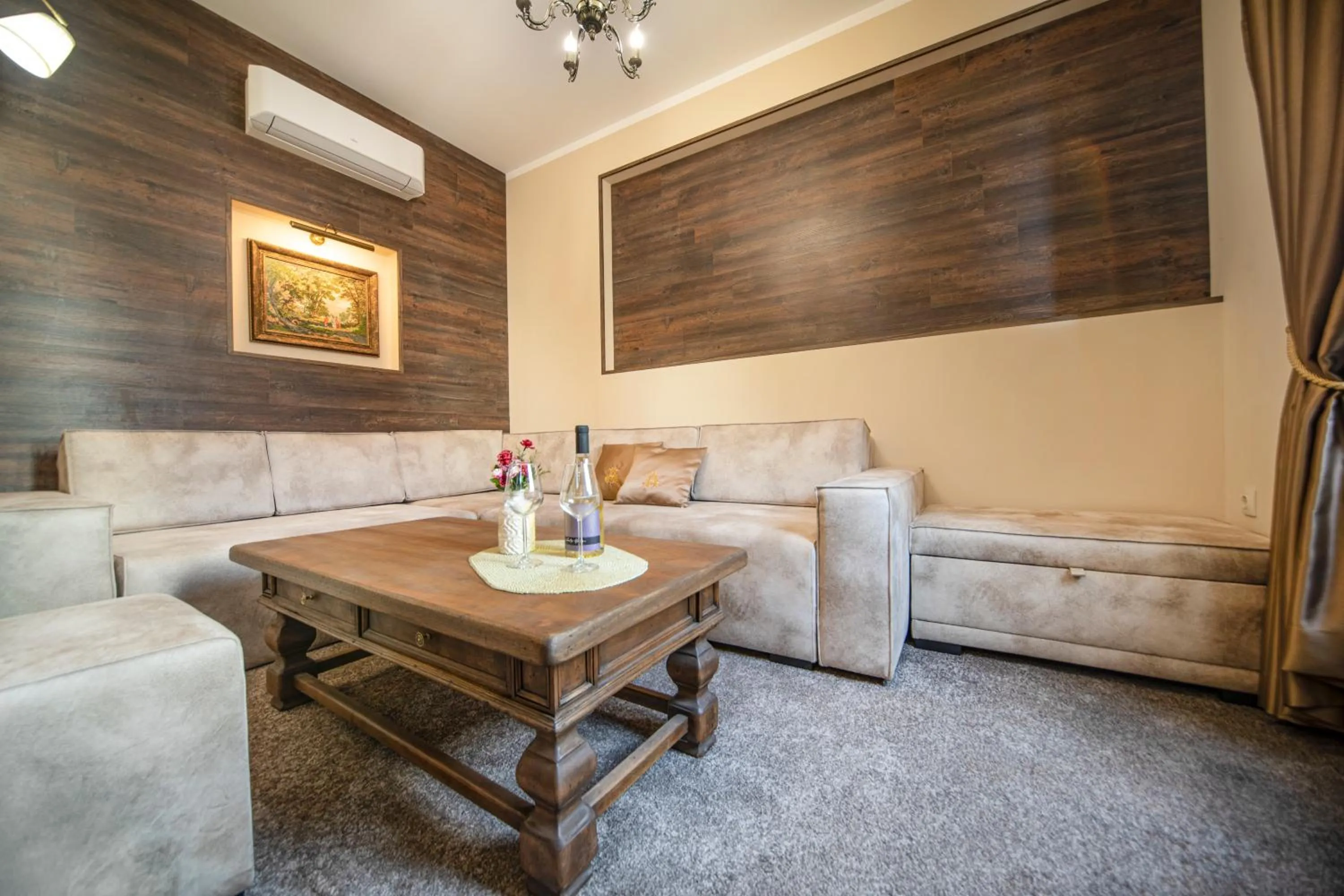 Living room in Hotel Antique - free private parking