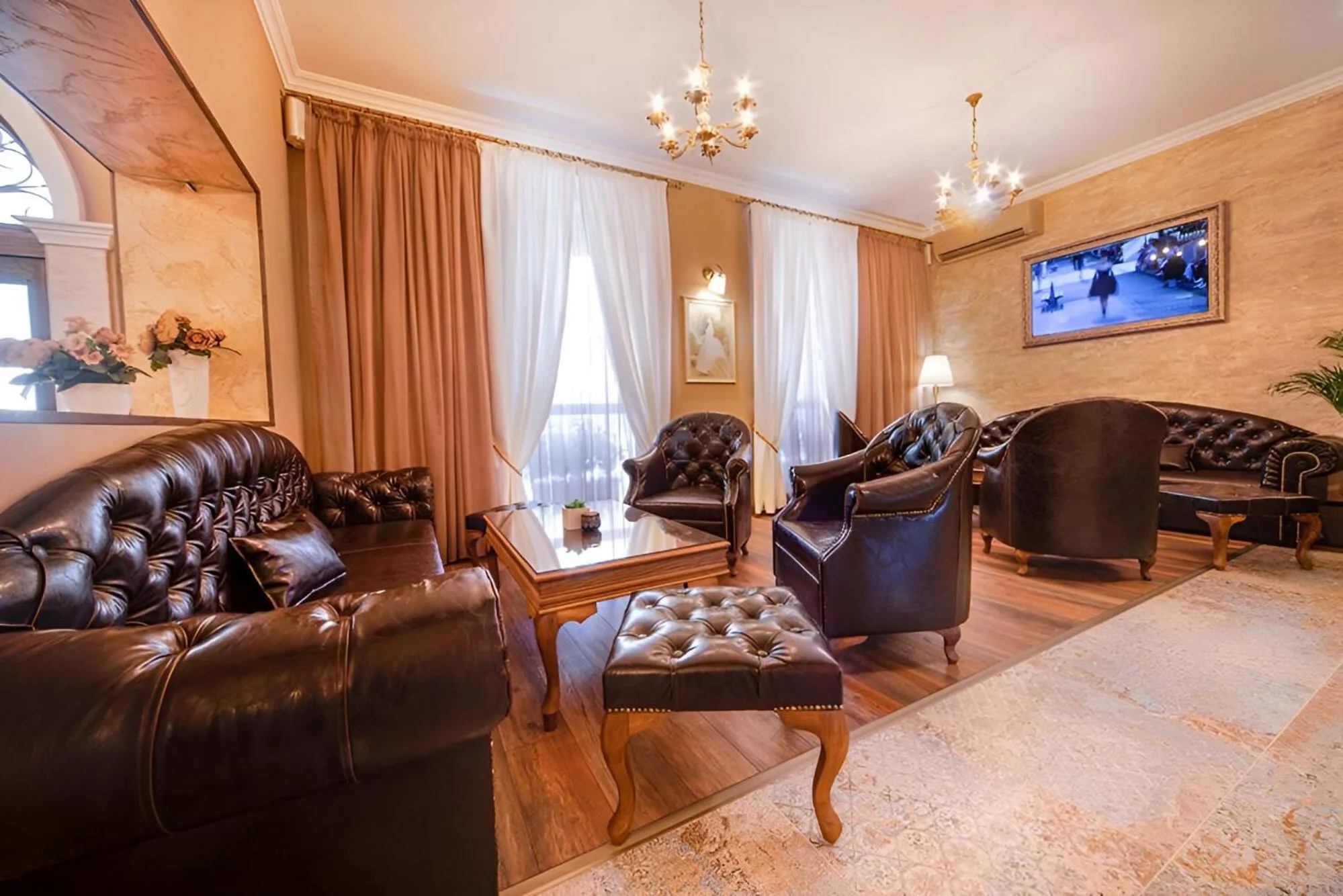 Property building in Hotel Antique - free private parking