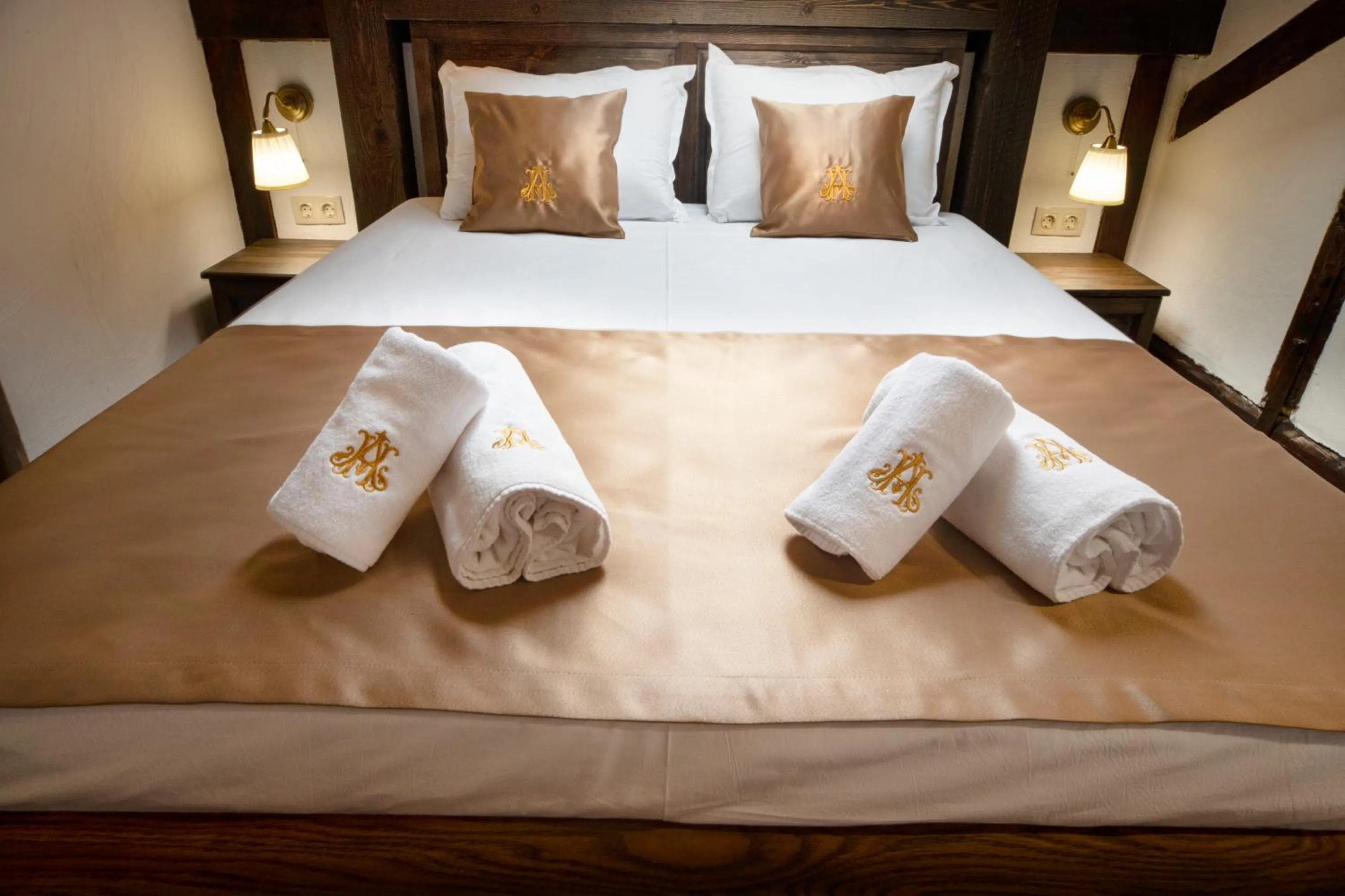 Bed in Hotel Antique - free private parking