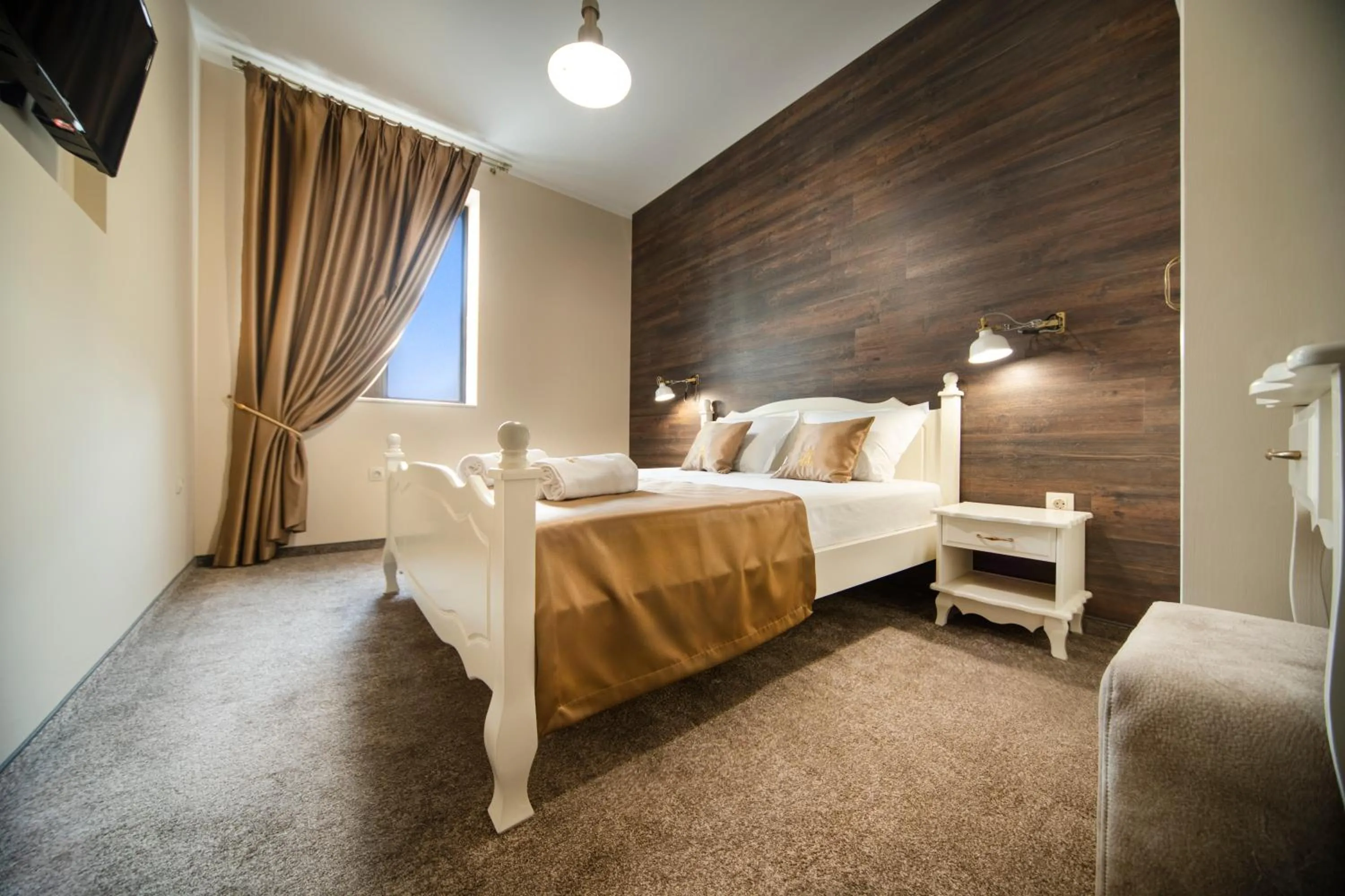 Bed in Hotel Antique - free private parking