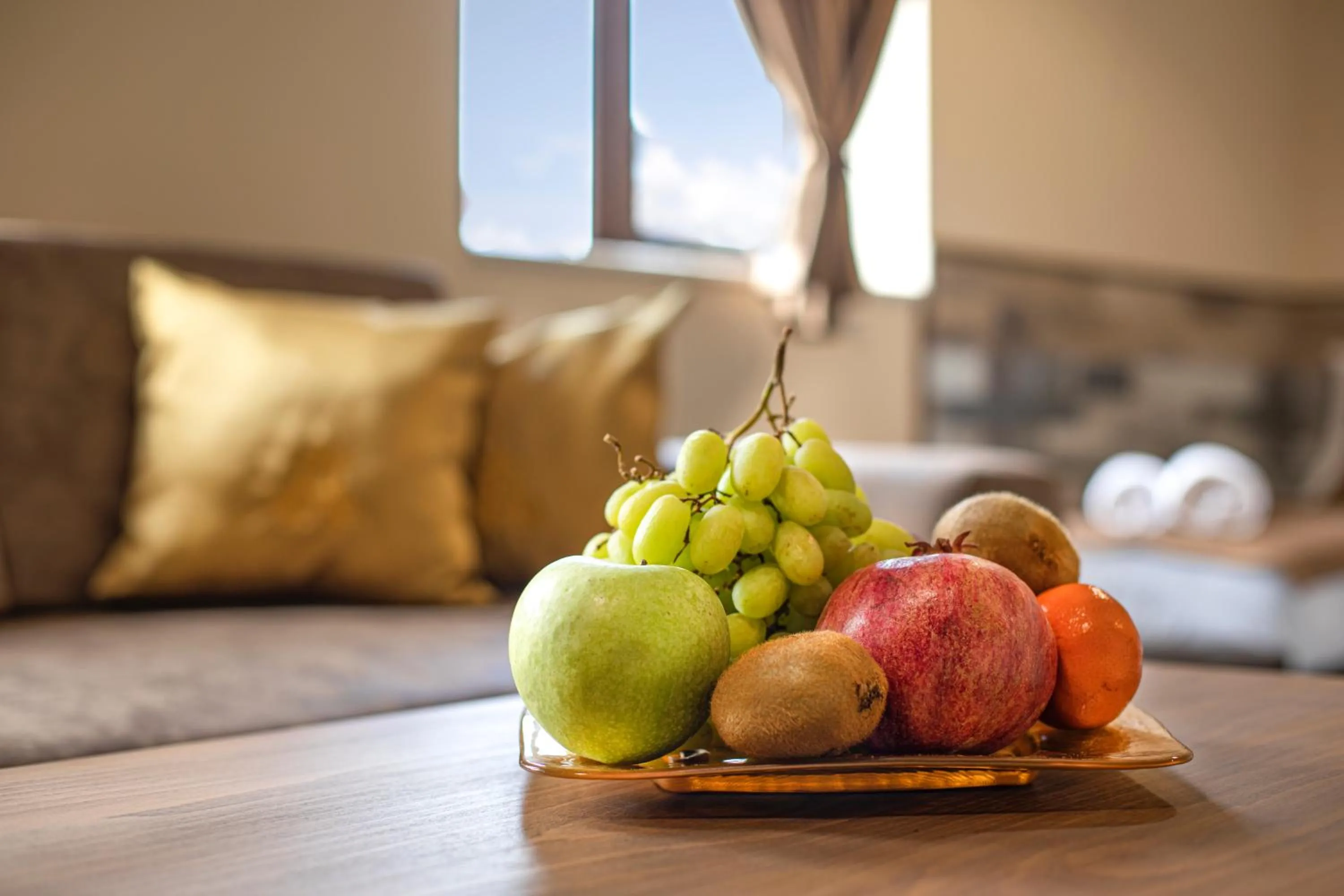 Living room, Bed in Hotel Antique - free private parking