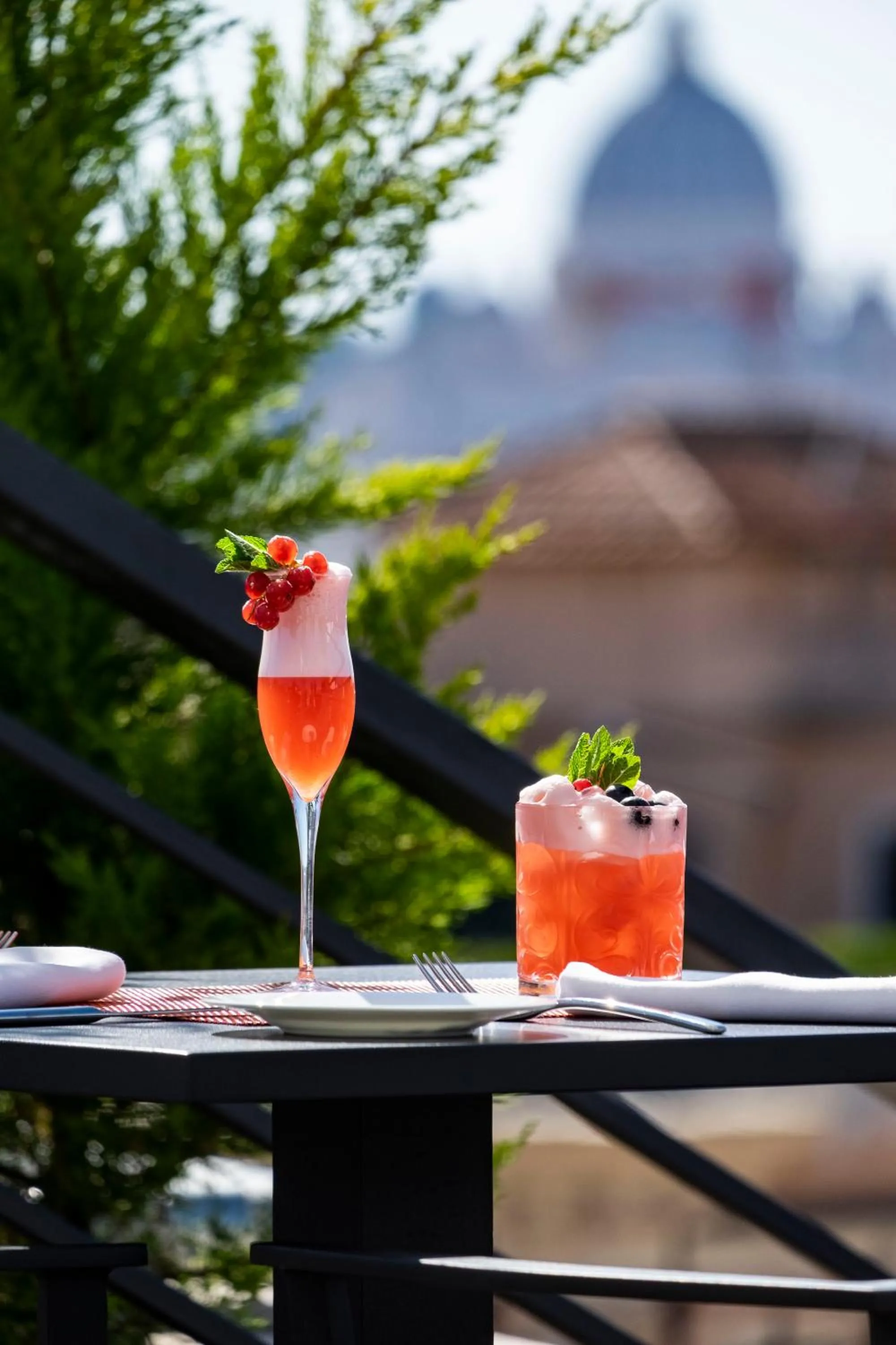 Restaurant/places to eat in U-Visionary Roma Hotel