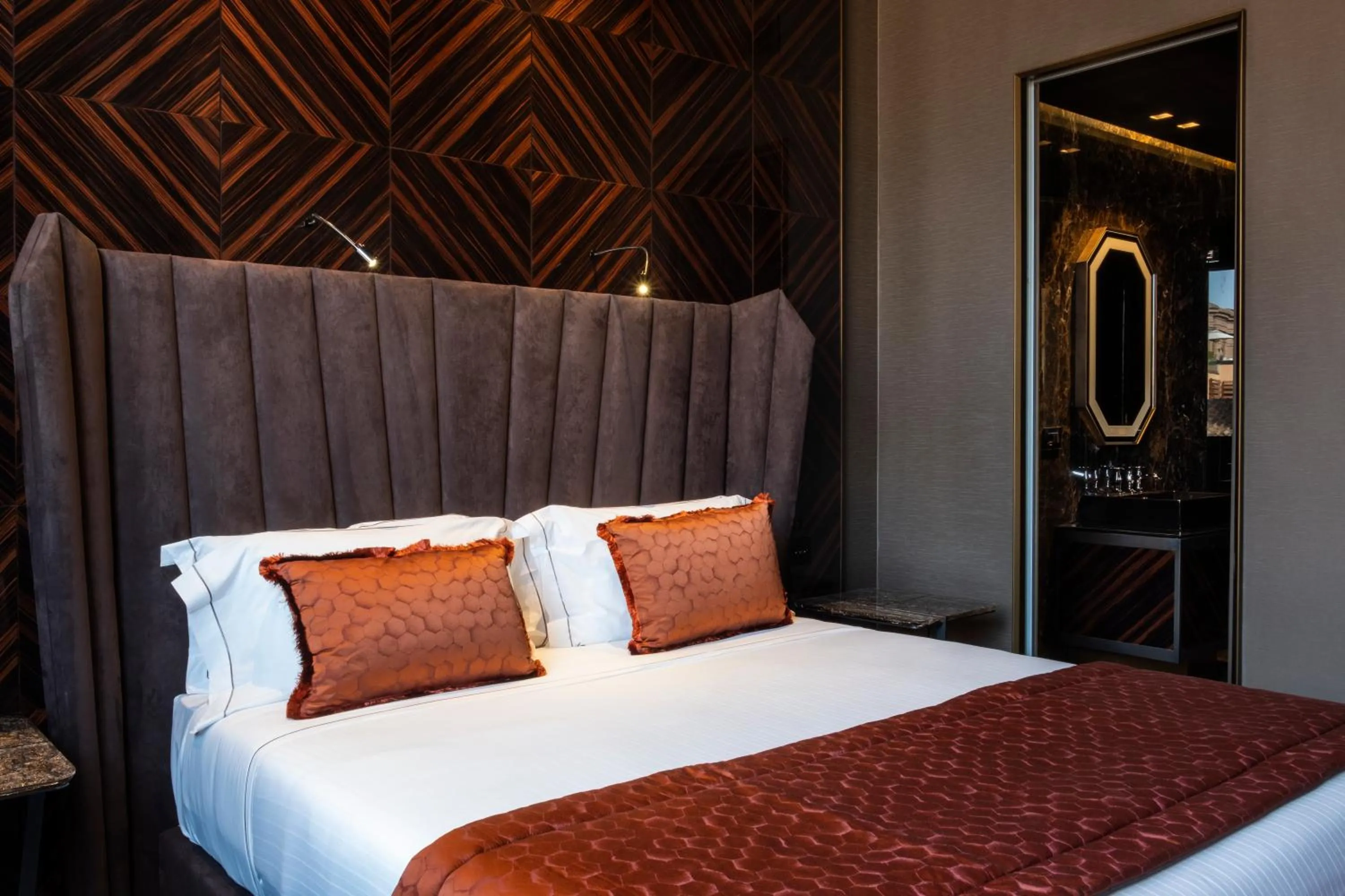 Bed in U-Visionary Roma Hotel