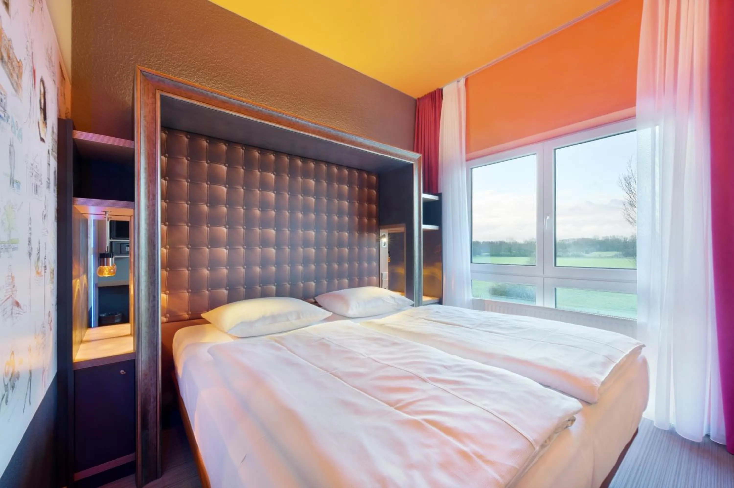 Photo of the whole room, Bed in Designhotel + CongressCentrum Wienecke XI.